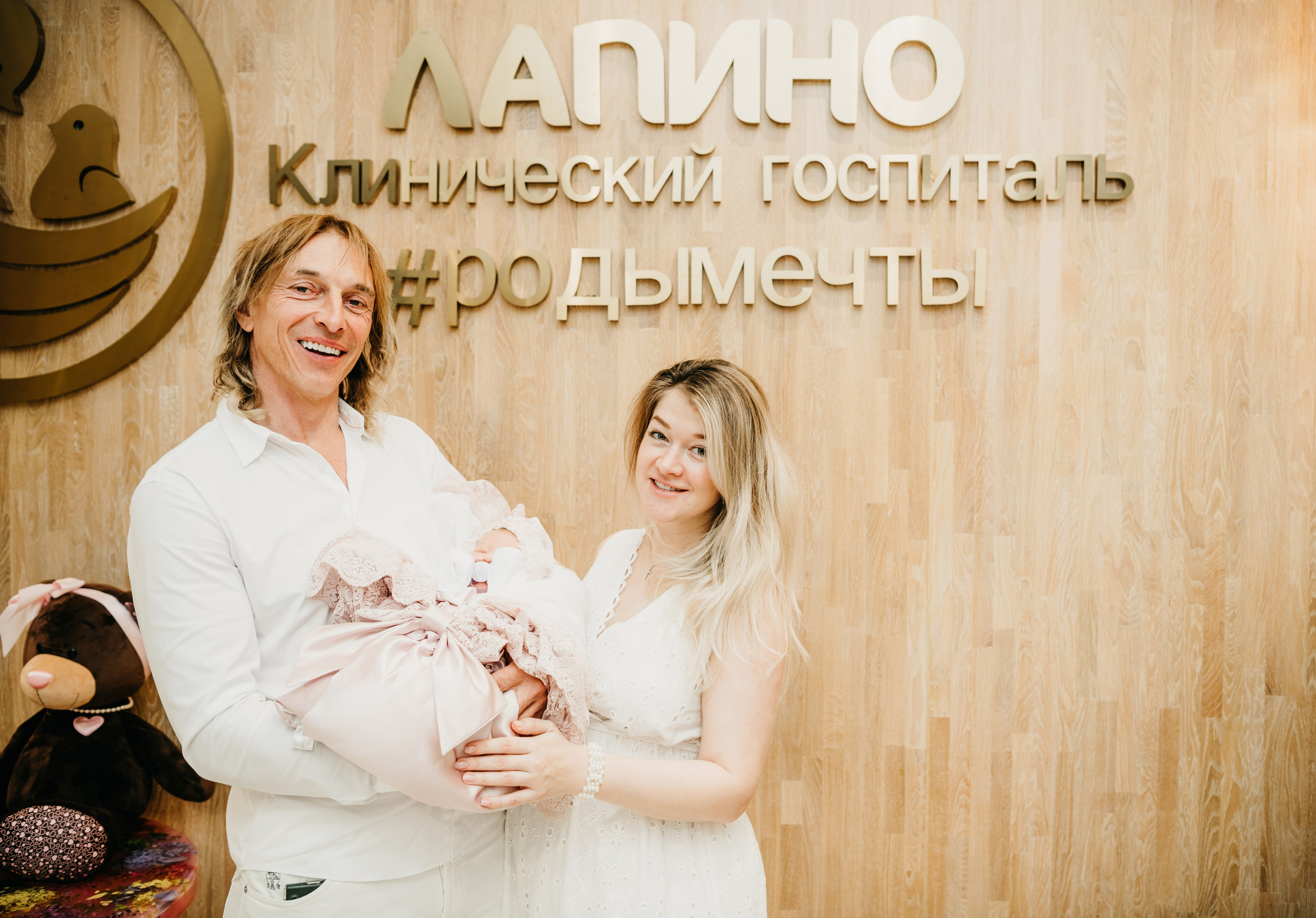 Выписка Полины в Лапино. Фотограф на выписку из роддома в Москве и МО