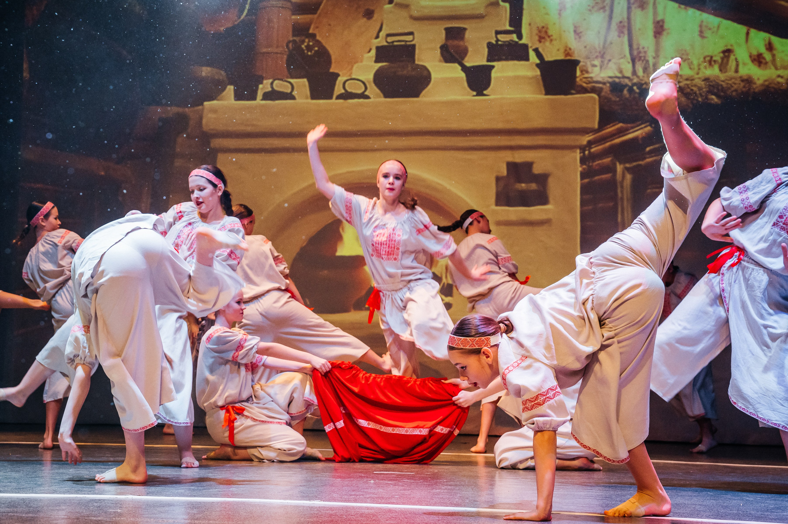 Танцы. Фотограф Елена Рогашкова