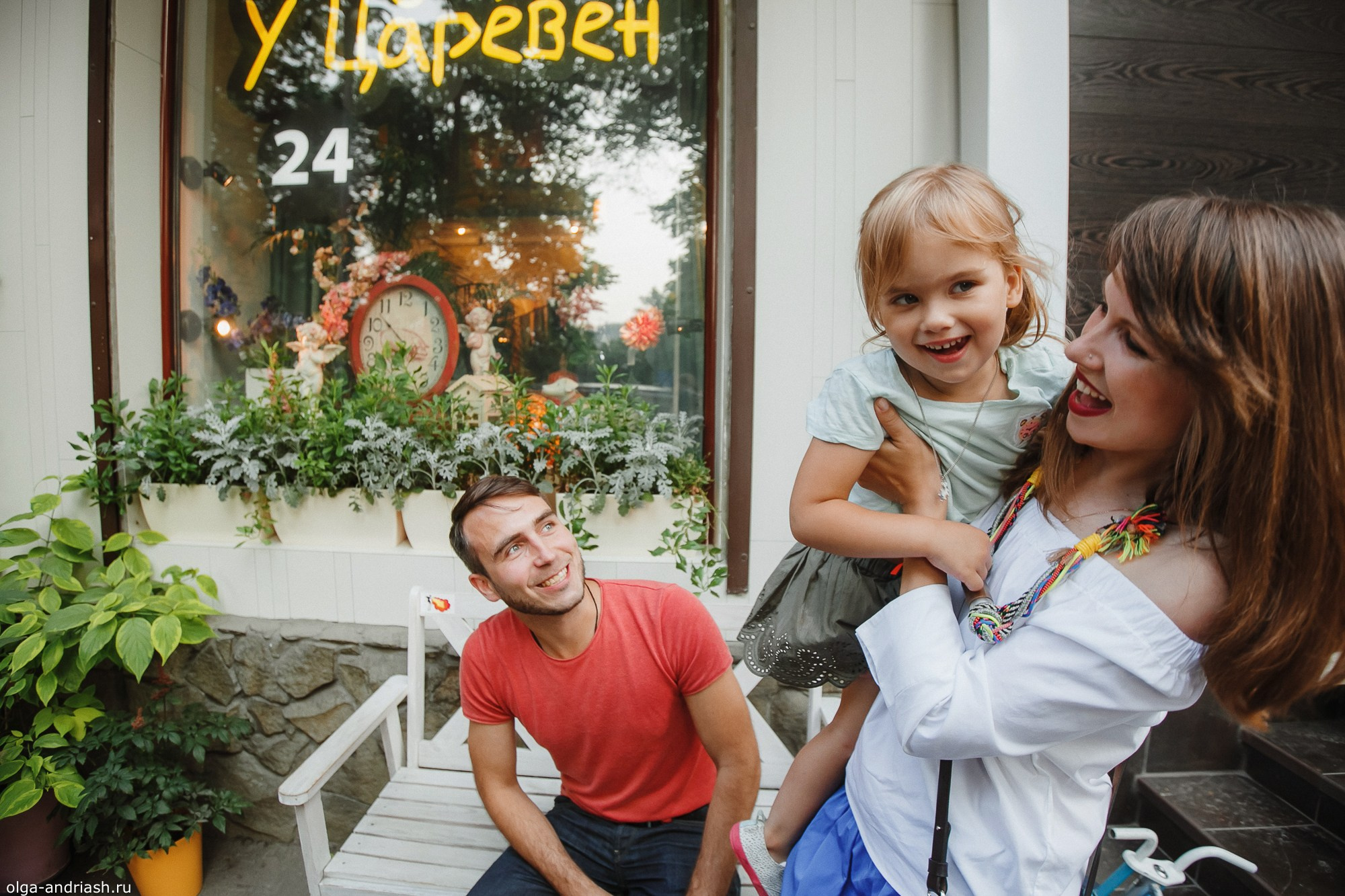 Прогулки на Патриарших прудах. Семейный, портретный и свадебный фотограф в Санкт-Петербурге и Москве