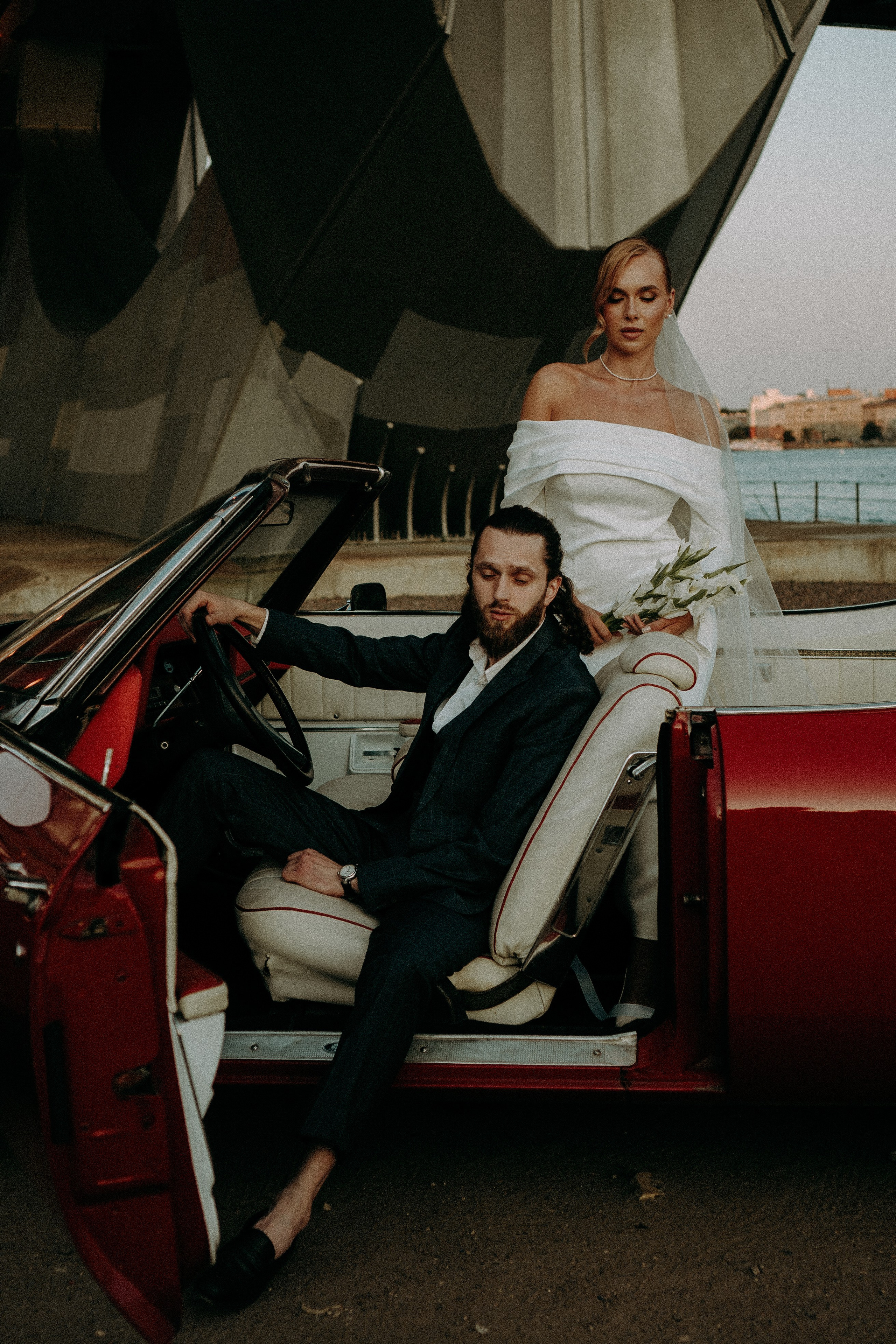 СВАДЕБНАЯ СЬЕМКА ВОЗЛЕ МСОТА БЕТАНКУРА НА КАБРИОЛЕТЕ. Профессиональный фотограф, Санкт-Петербург — Виктория Богомолова