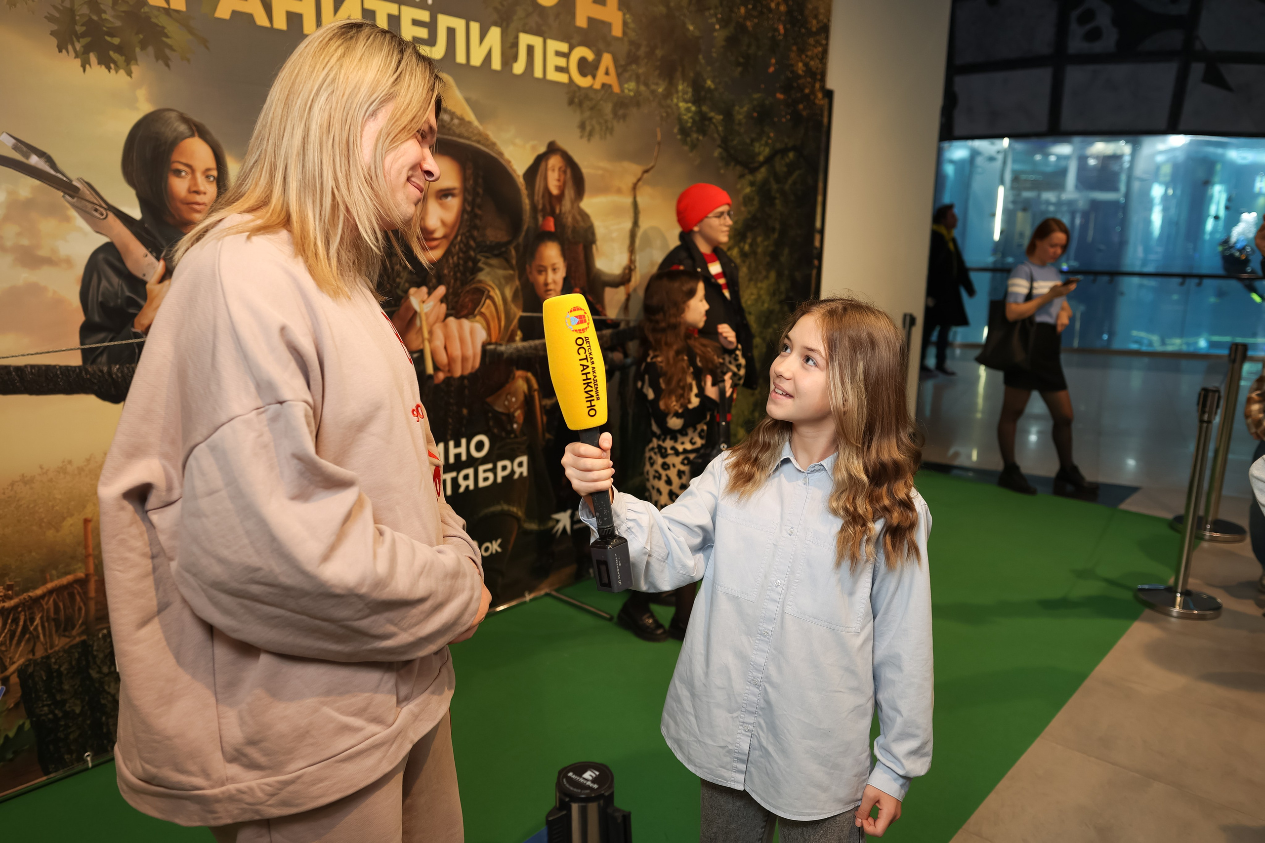 Школа «Останкино» на премьере Робин Гуд. Репортажный фотограф видеограф в Москве Ольга Плаксина