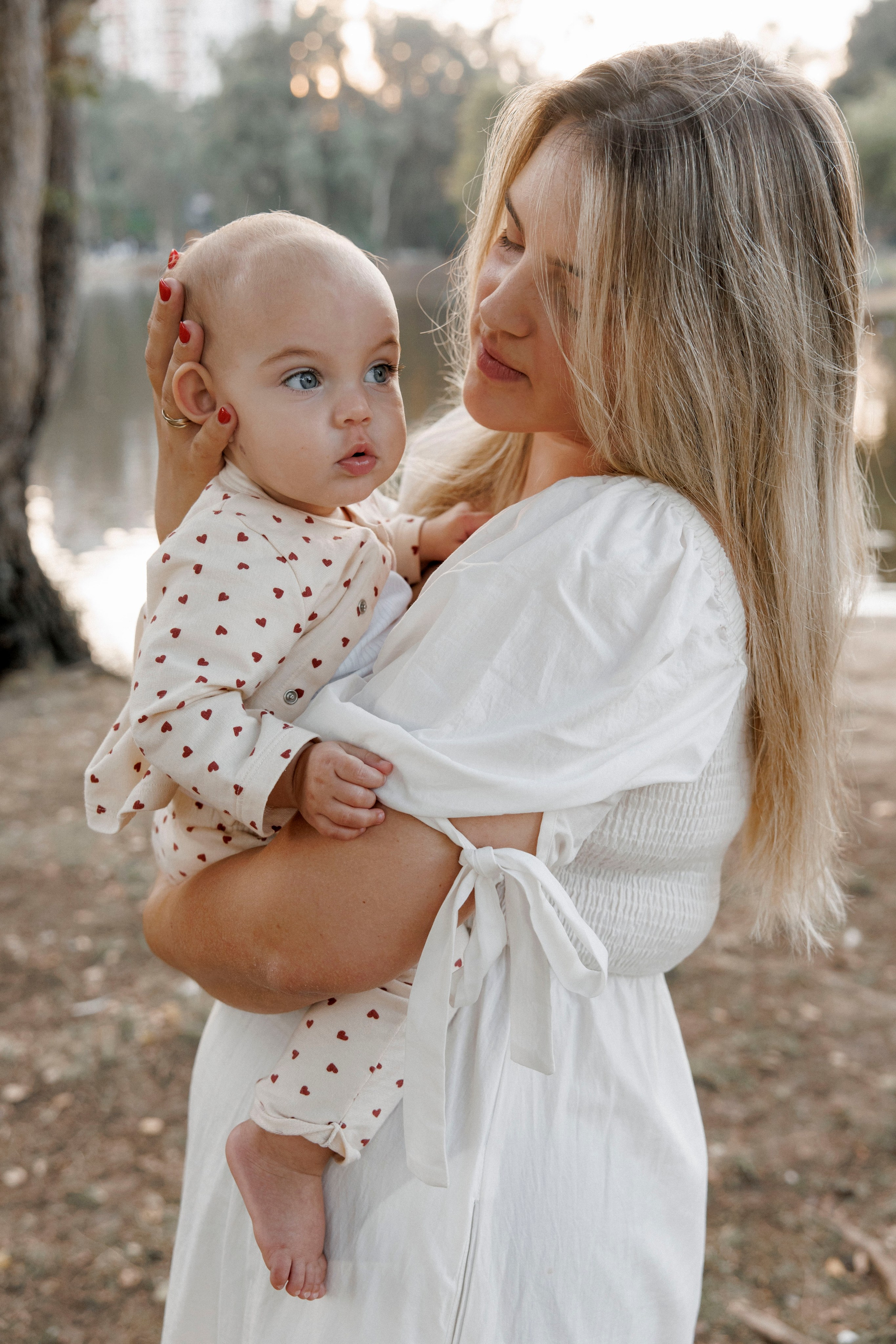First year photoshoot inside the park (sunset). Wedding and family photographer