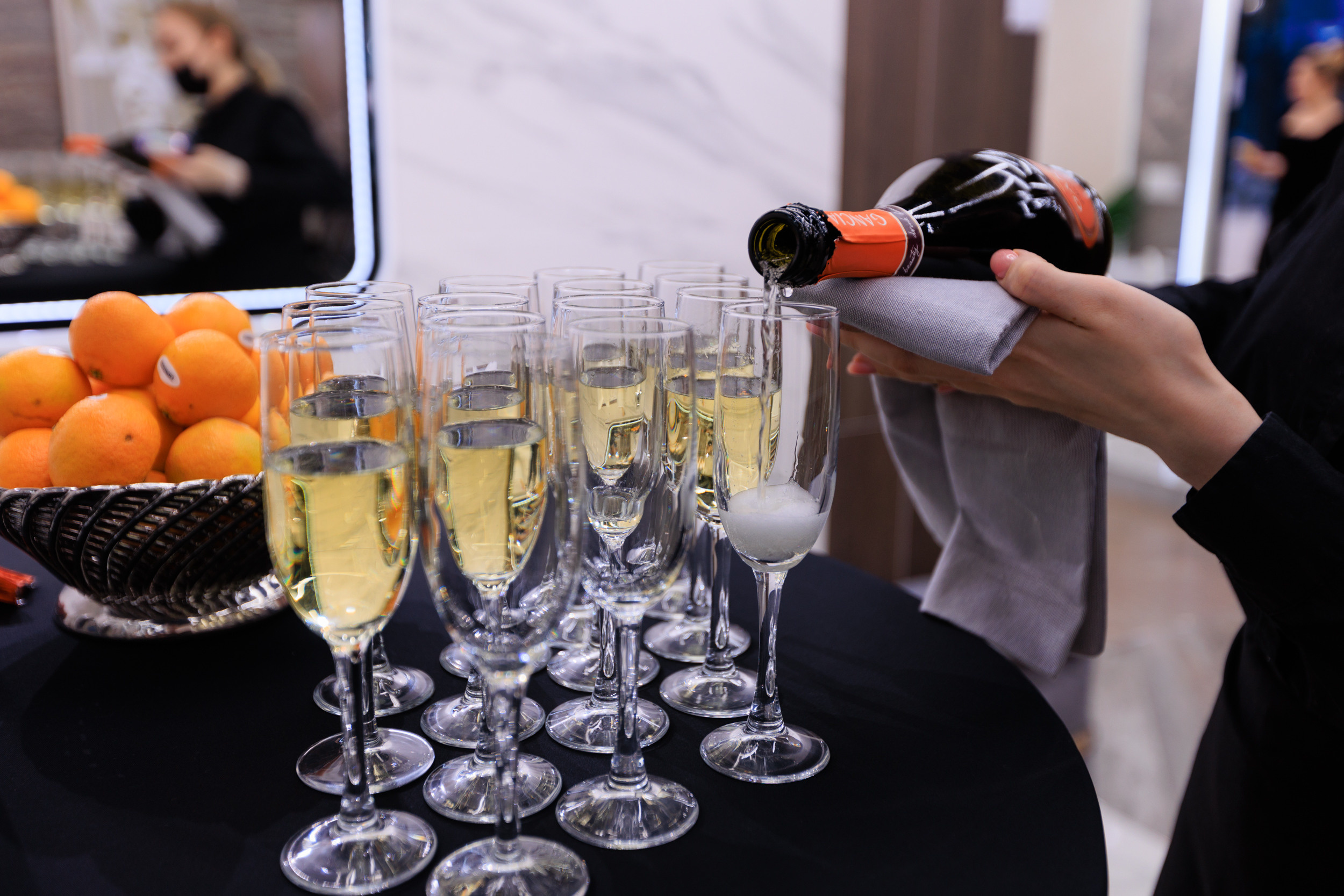 Съемка презентации Alumoart в салоне Керамир Premium для дизайнеров. Контент для бизнеса в Екатеринбурге Полдень Медиа