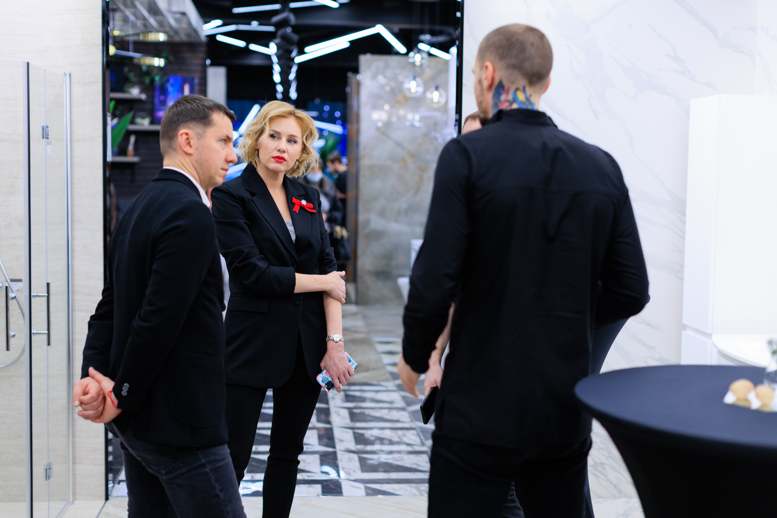 Съемка презентации Alumoart в салоне Керамир Premium для дизайнеров. Контент для бизнеса в Екатеринбурге Полдень Медиа