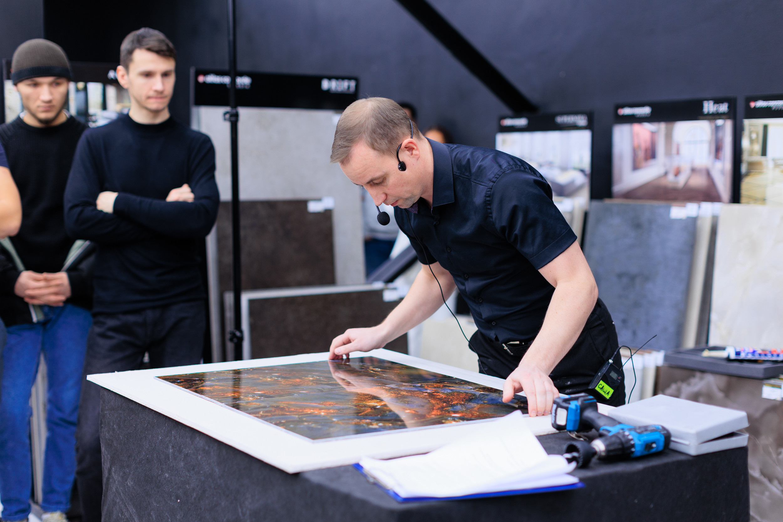 Съемка презентации Alumoart в салоне Керамир Premium для дизайнеров. Контент для бизнеса в Екатеринбурге Полдень Медиа