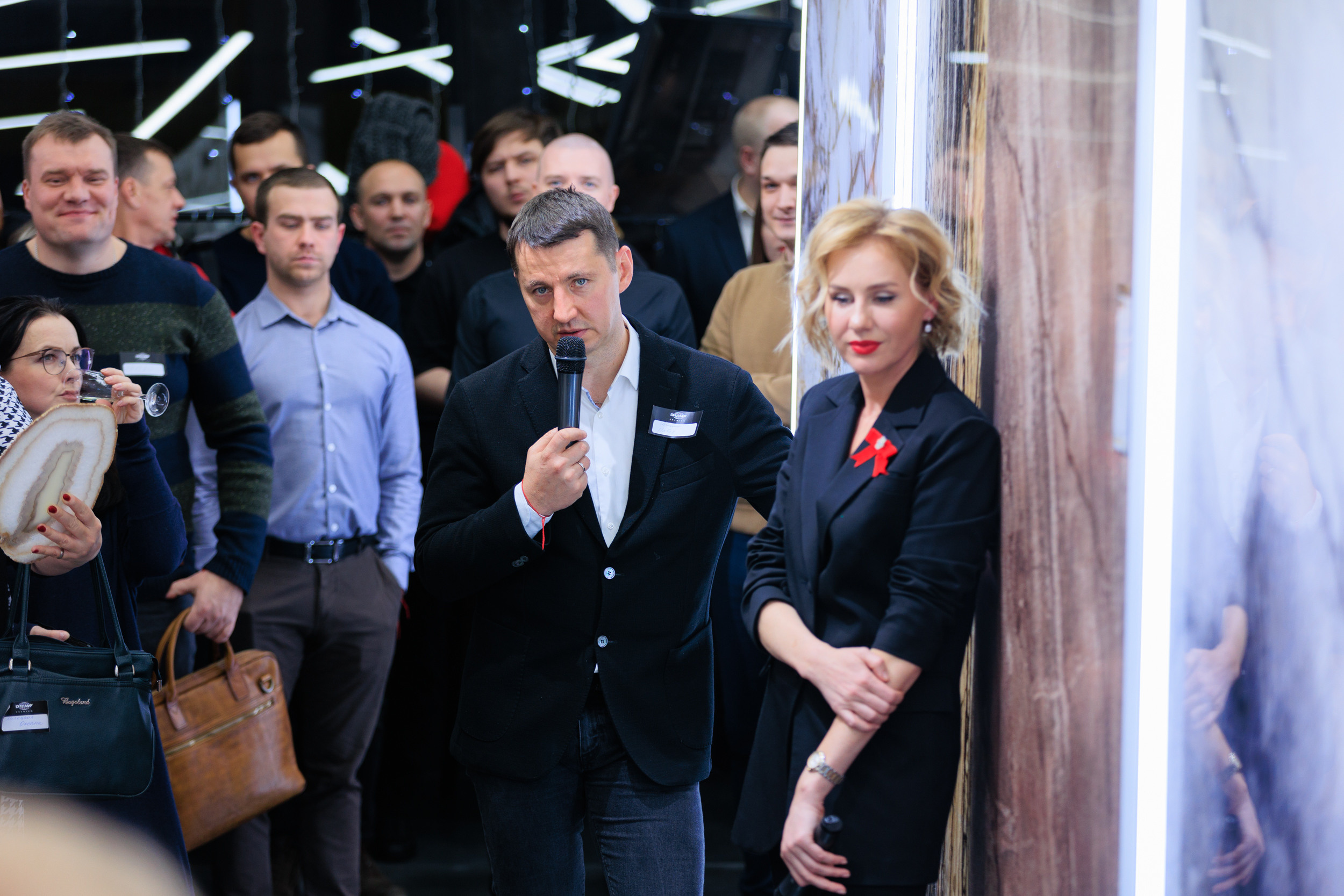 Съемка презентации Alumoart в салоне Керамир Premium для дизайнеров. Контент для бизнеса в Екатеринбурге Полдень Медиа