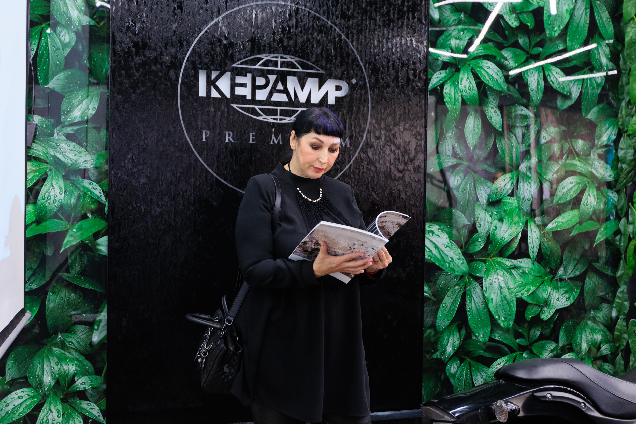 Съемка презентации Alumoart в салоне Керамир Premium для дизайнеров. Контент для бизнеса в Екатеринбурге Полдень Медиа