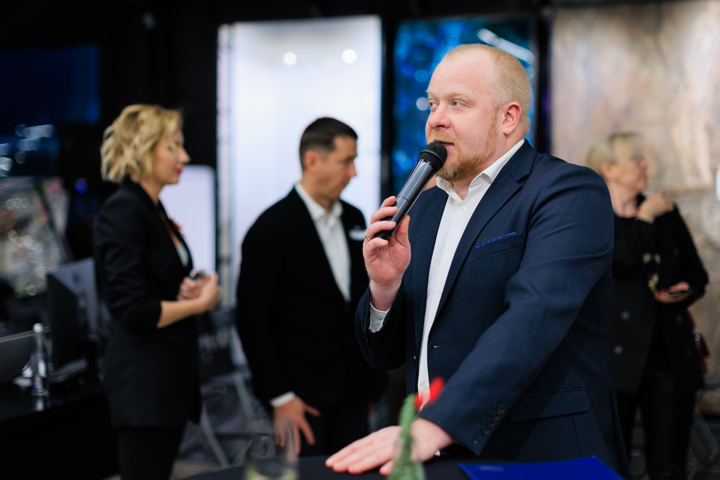 Съемка презентации Alumoart в салоне Керамир Premium для дизайнеров. Контент для бизнеса в Екатеринбурге Полдень Медиа