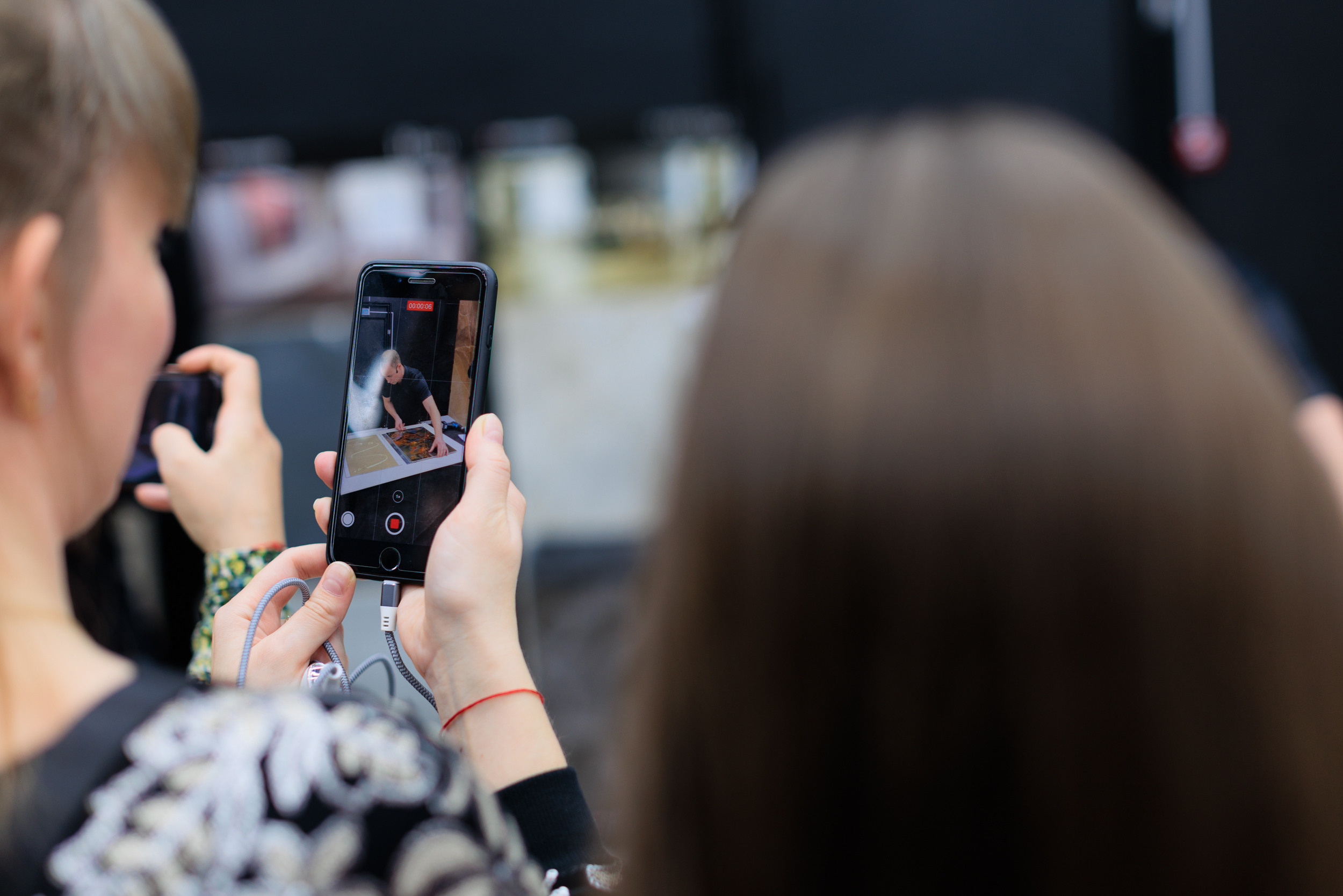 Съемка презентации Alumoart в салоне Керамир Premium для дизайнеров. Контент для бизнеса в Екатеринбурге Полдень Медиа