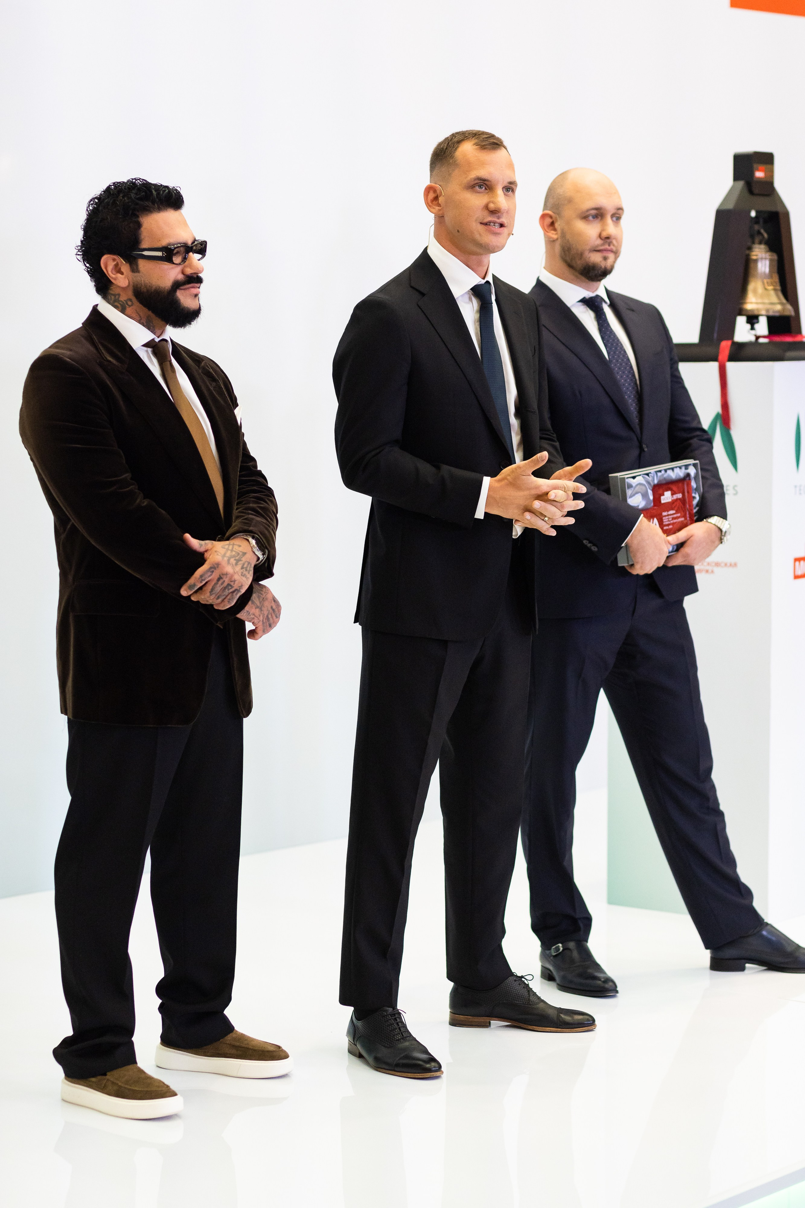 IVA на Московской бирже. Свадебный и портретный фотограф в Королёве Сергей Чихарев