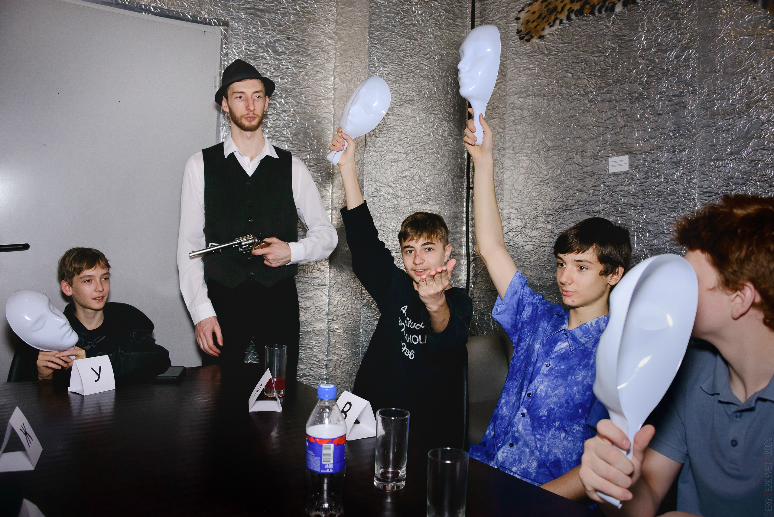 День рождения — шоу 2024-25: мафия, сахарная вата, бумажная дискотека, пиньята, зеркальный лабиринт. Ваш фотограф на праздник в Москве, Раменском, Жуковском, Люберцах