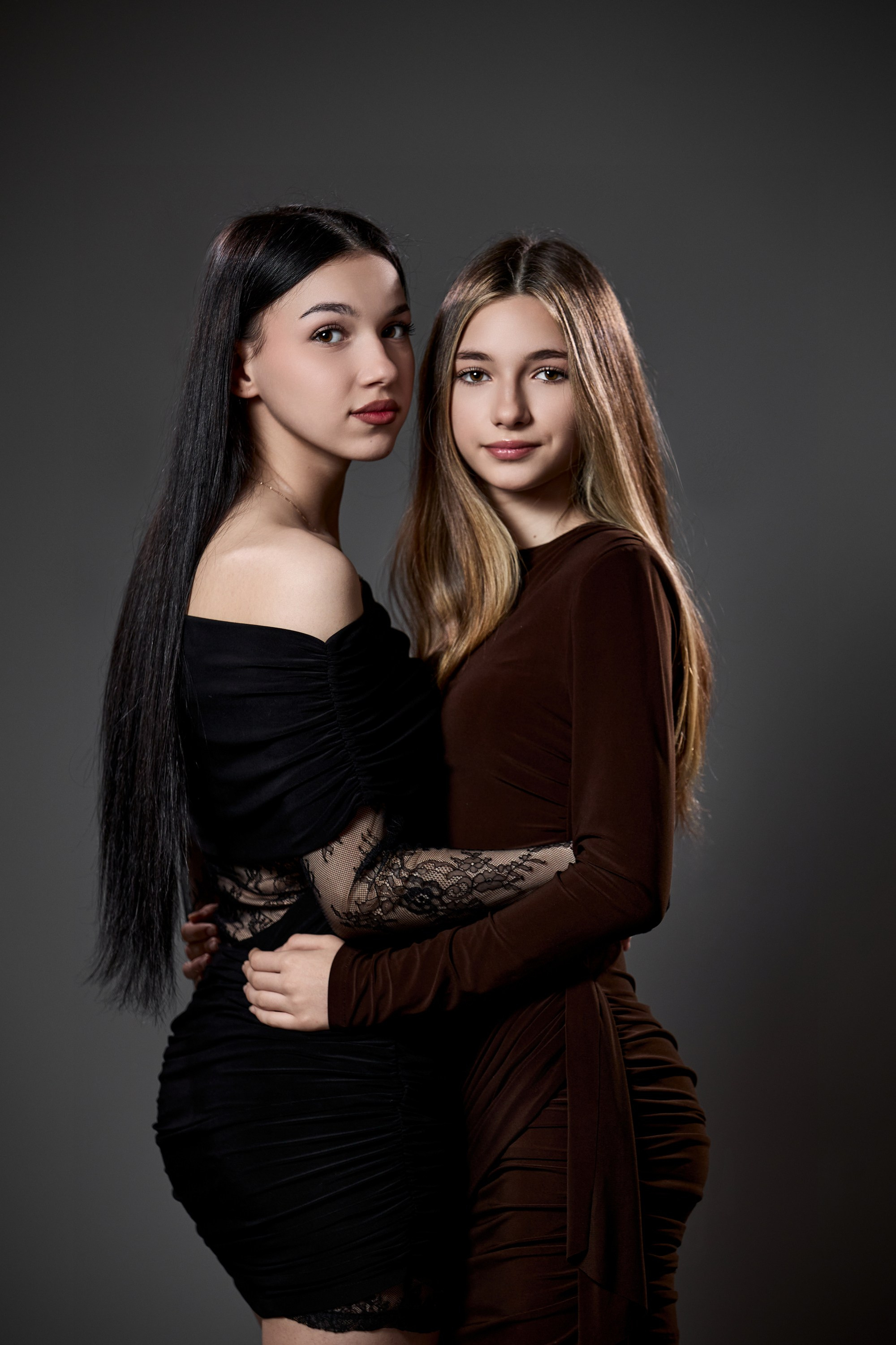 АРИНА И АЛИНА. СТУДИЯ «ВСЕ В КАДРЕ». Фотограф Татаринов Андрей (Донецк / Макеевка)