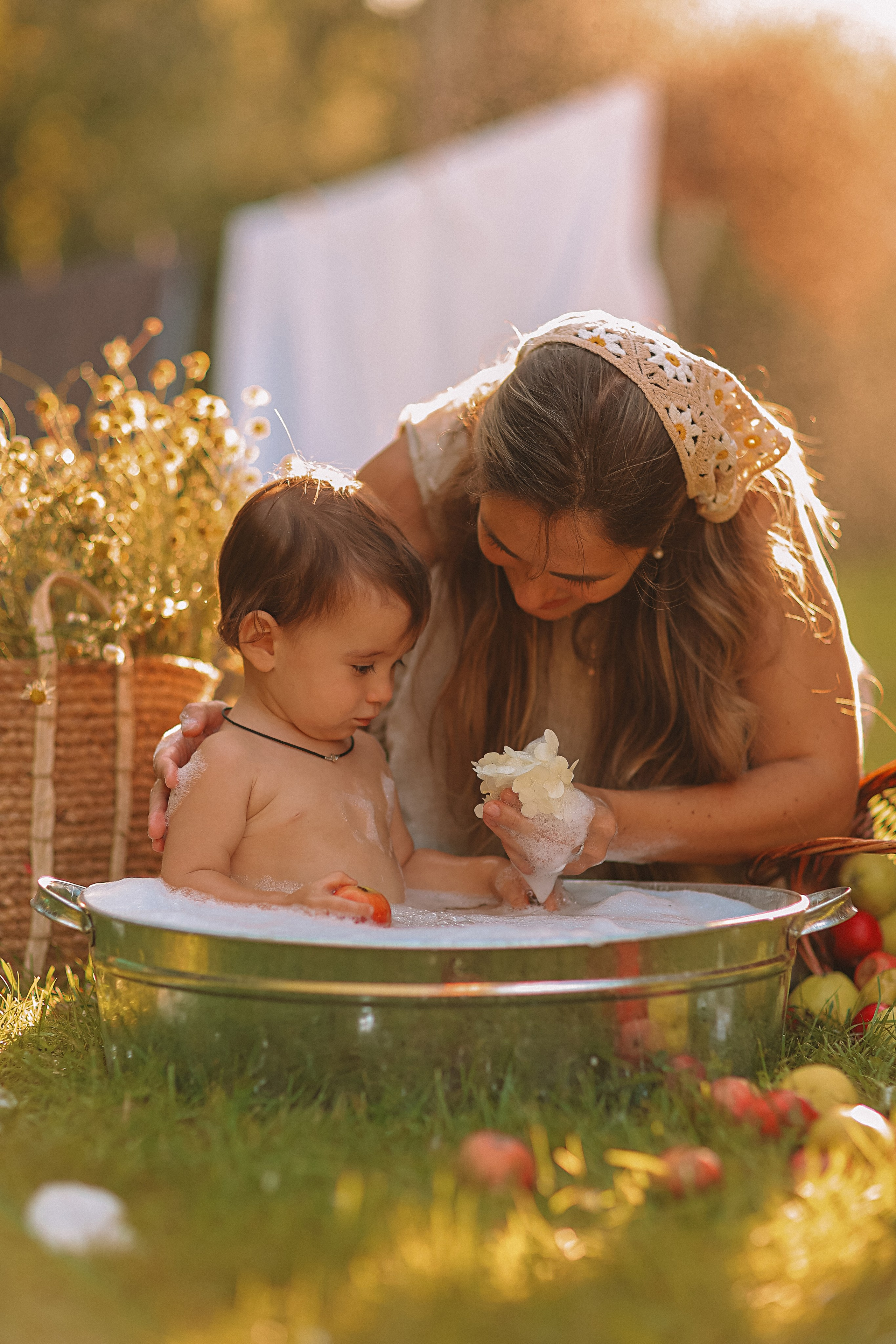 Стирка у дома. Семейный фотограф Тюмень, фотограф на роды Салмина Мария
