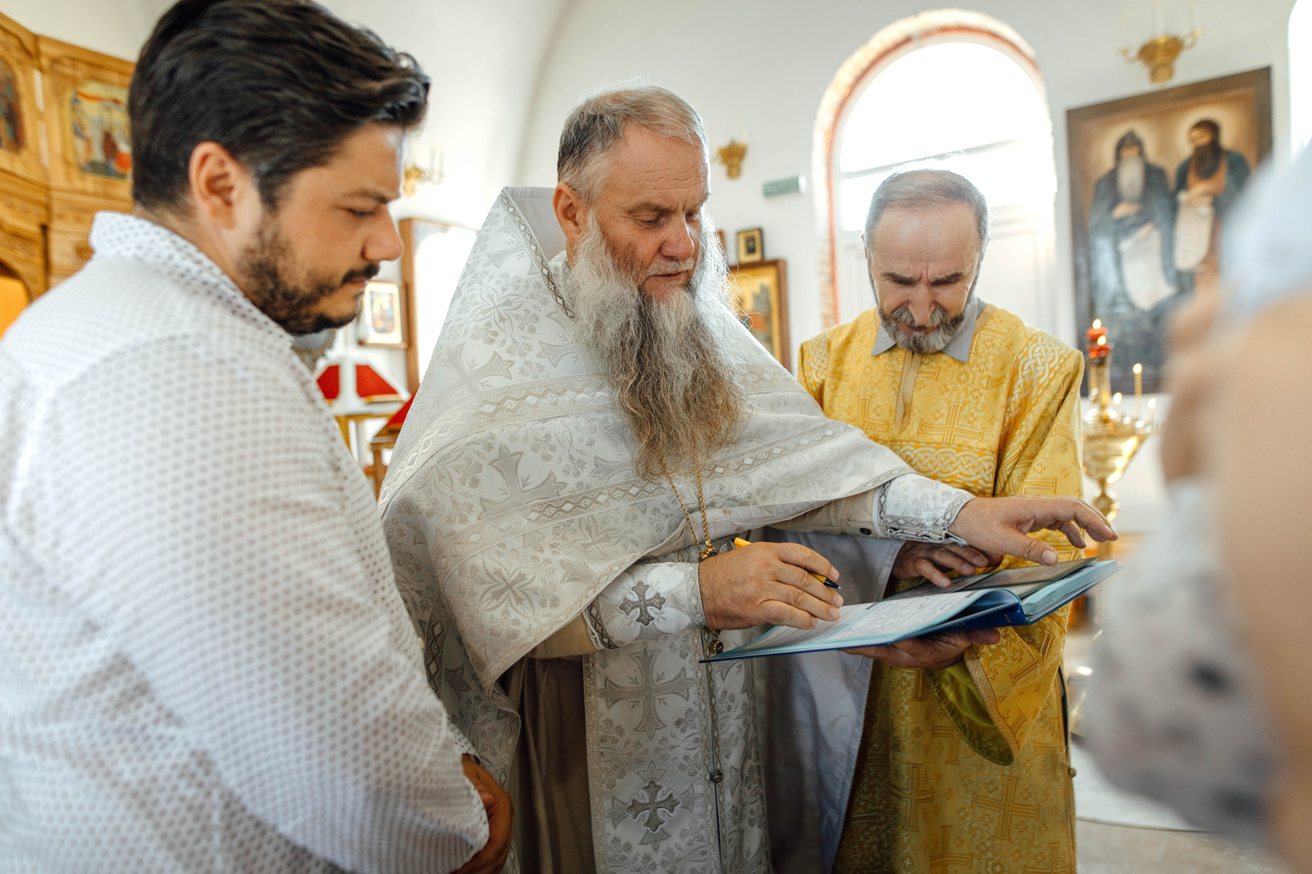 Крещение Энвера (Михаила), д. Колядищи, храм Успения Пр. Богородицы, август 2025