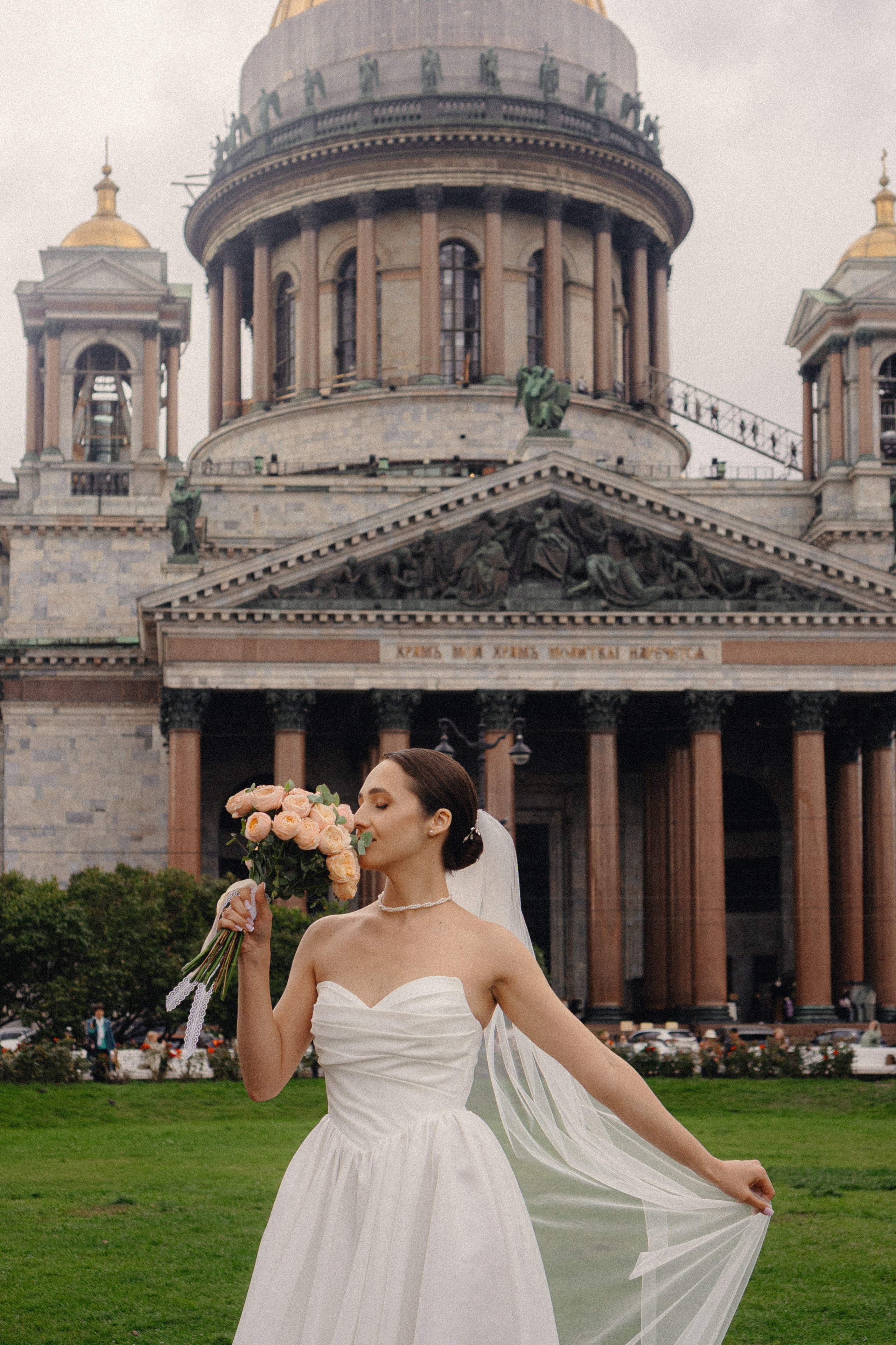 СВАДЕБНАЯ ПРОГУЛКА В САНТК-ПЕТЕРБУРГЕ (ИСАКИЕВСКИЙ СОБОР, ЗИМНЯЯ КАНАВКА, ЭРМИТАЖ И БОЛЬШАЯ МОРСКАЯ УЛИЦА). Профессиональный фотограф, Санкт-Петербург — Виктория Богомолова