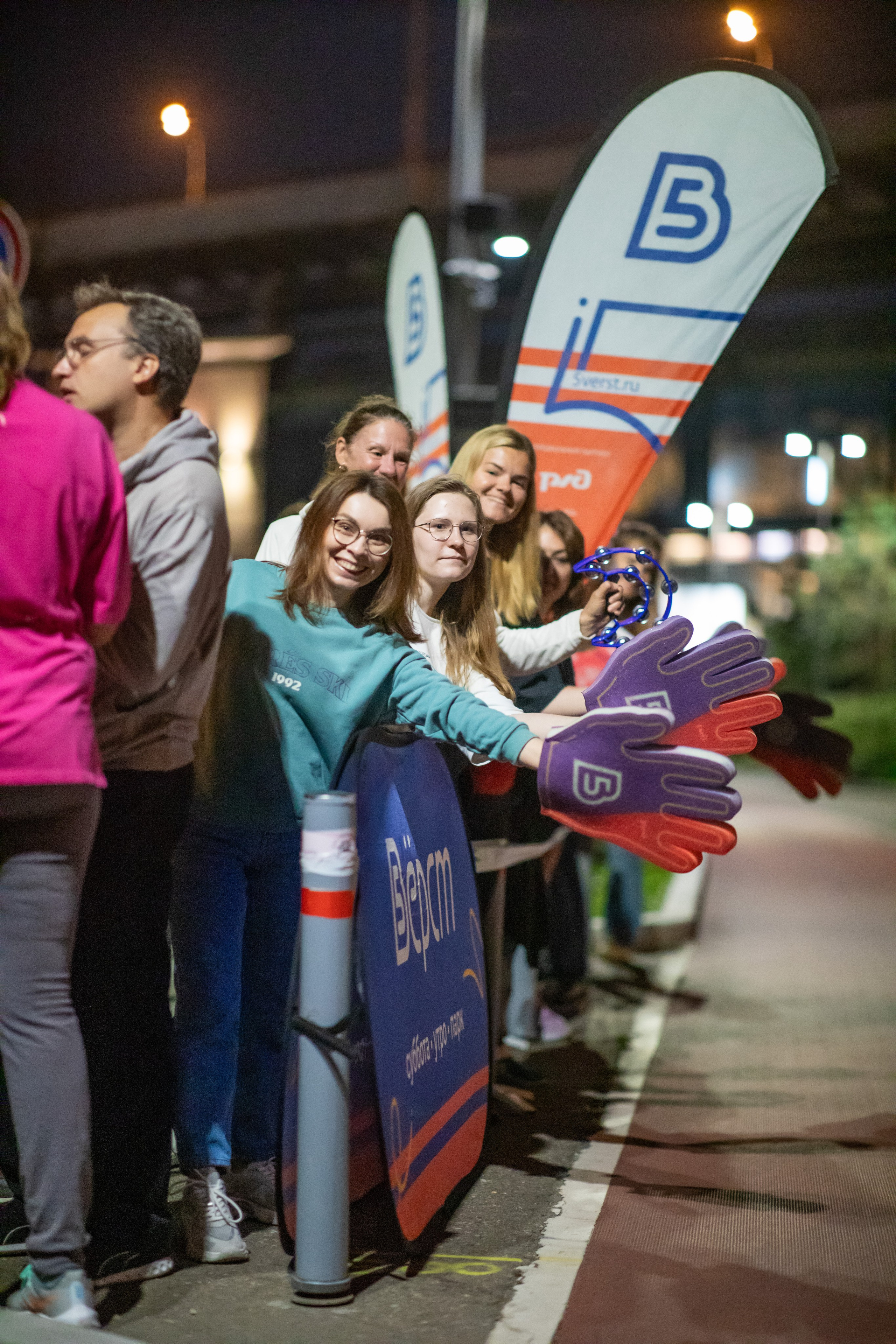 Самая крутая поддержка Ночного забега от 5 вёрст 03.08.24. Фотограф Сергей Ловкий