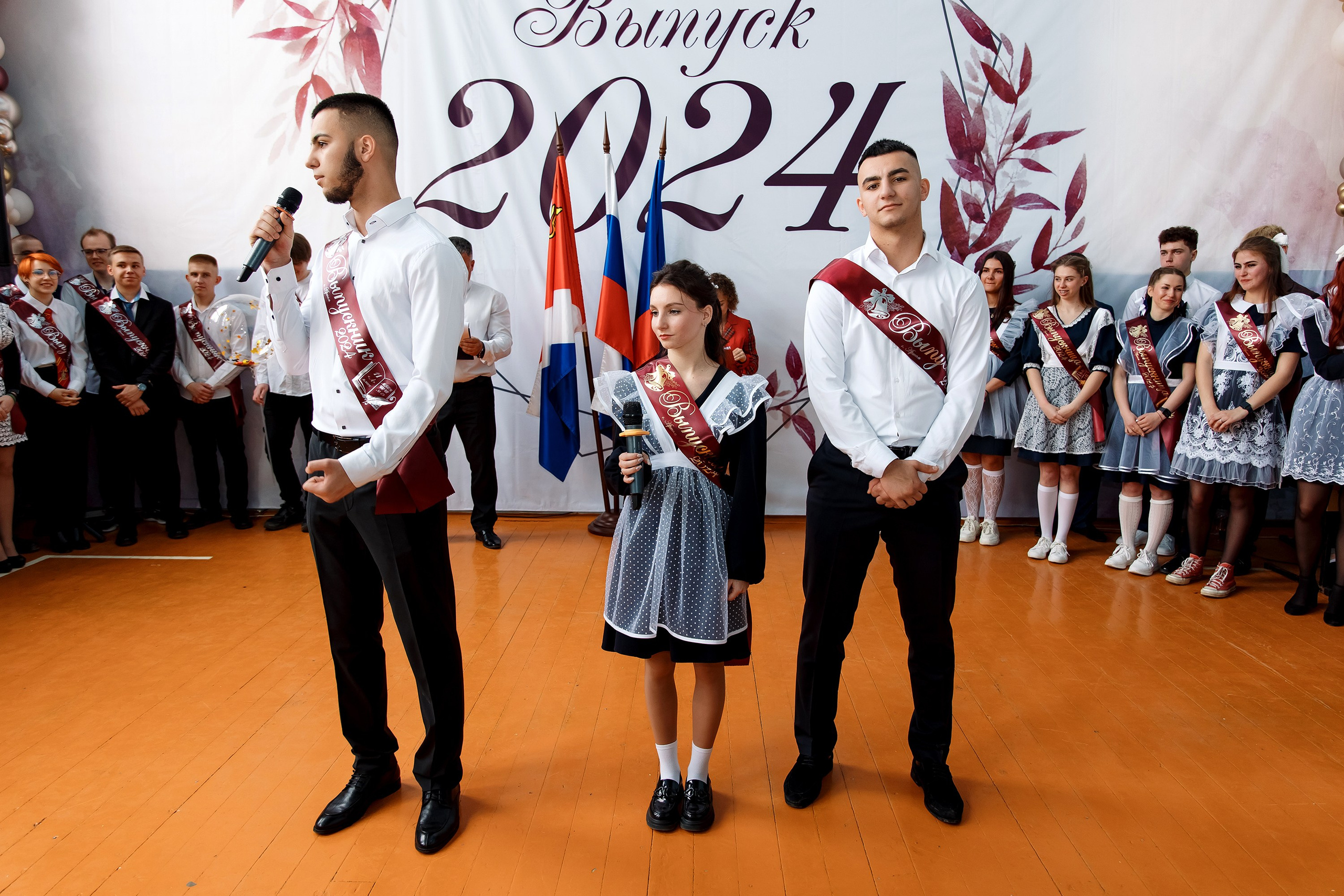 11 класс Последний звонок. Фотограф Любовь Корниенко, Примоский край