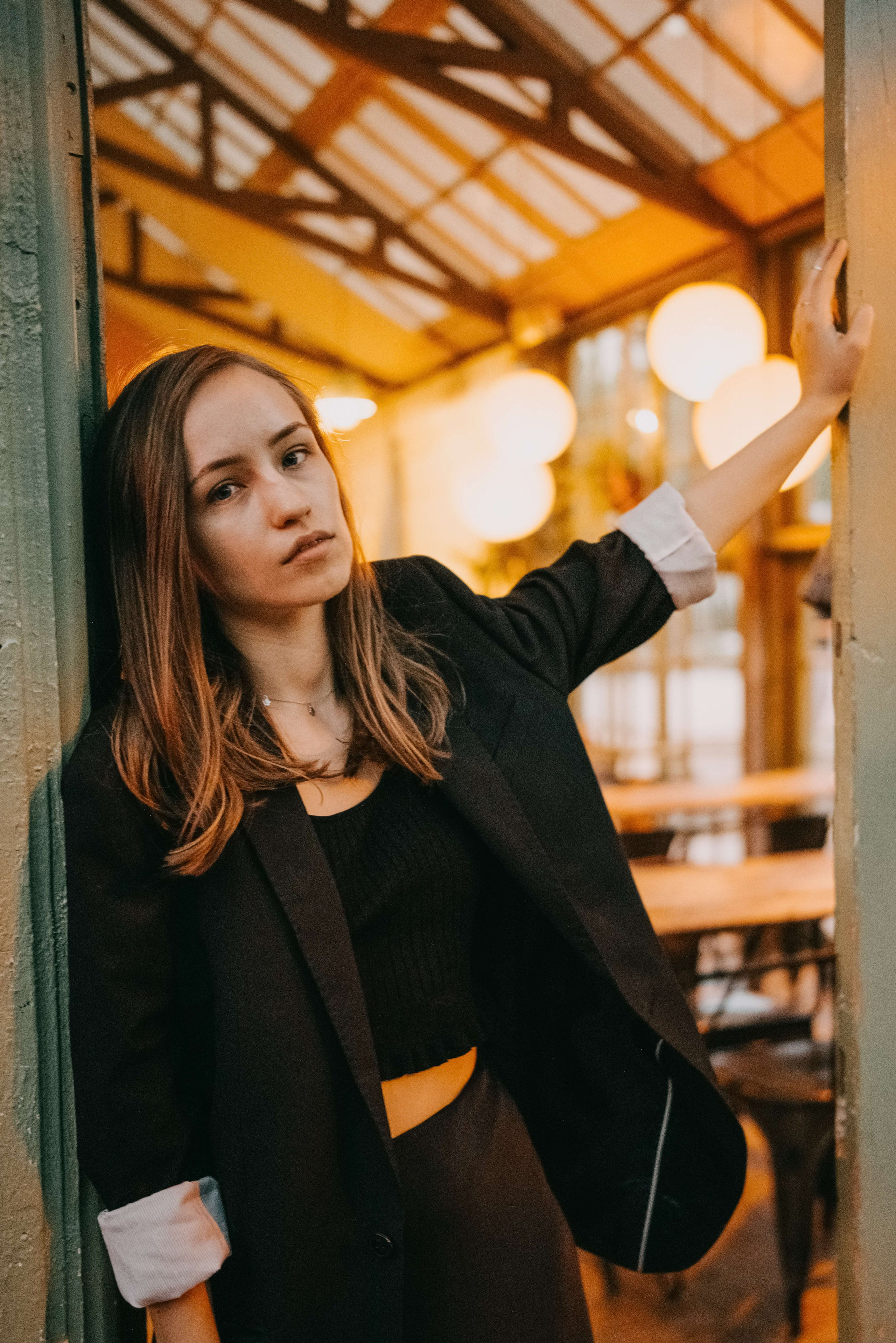 Контентная съемка художницы в городе. Портретный и свадебный фотограф в Тбилиси • xeniqo