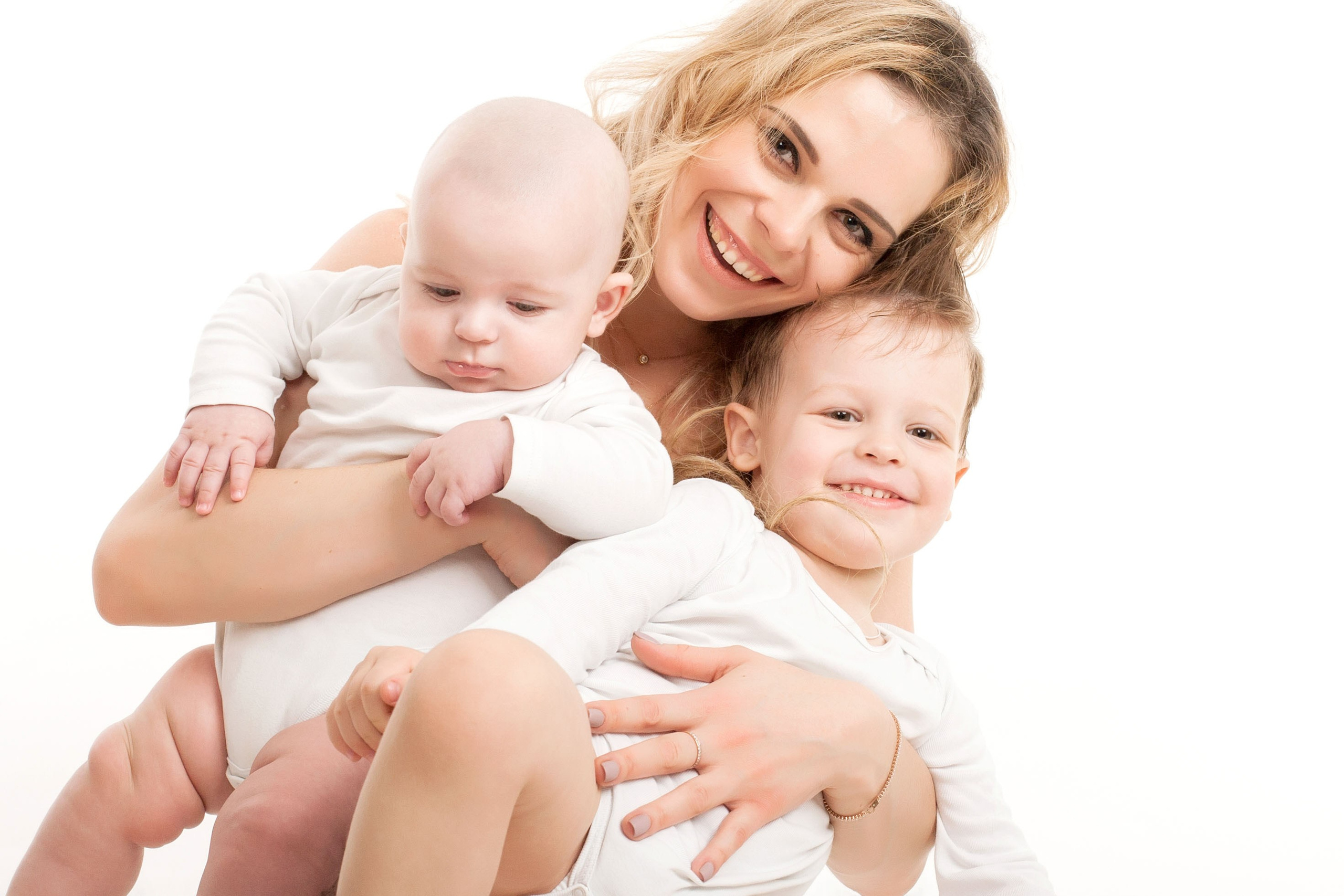 Семья Валерии - муж и двое детей. Мама с сыновьями. Фотостудия Алматы. Семейная и детская фотостудия Family studio.Фотограф Алматы