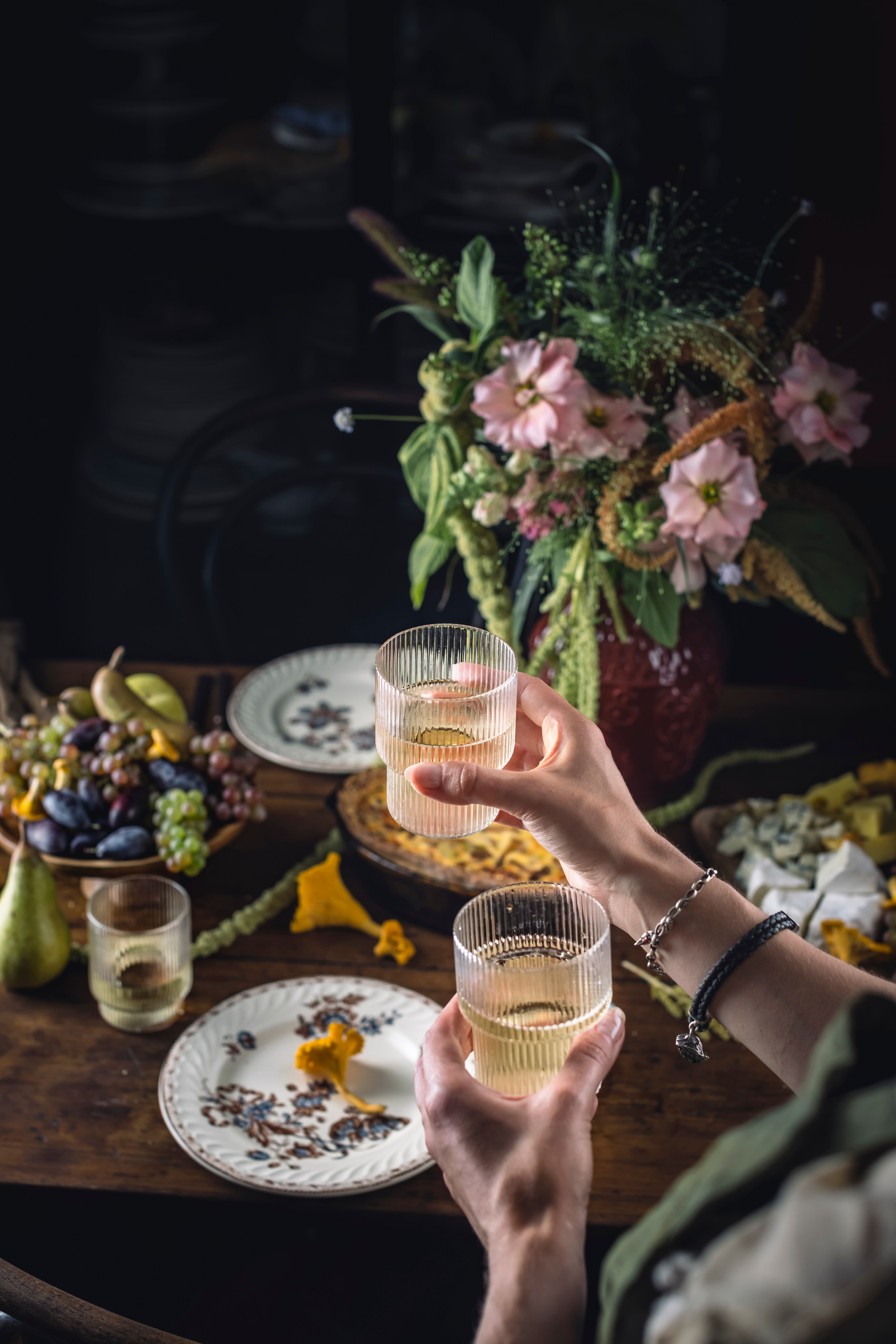 Киш с лисичками сервировка. Foodie Stories (гастрономические истории) рекламная фуд-фотосъёмка, Москва
