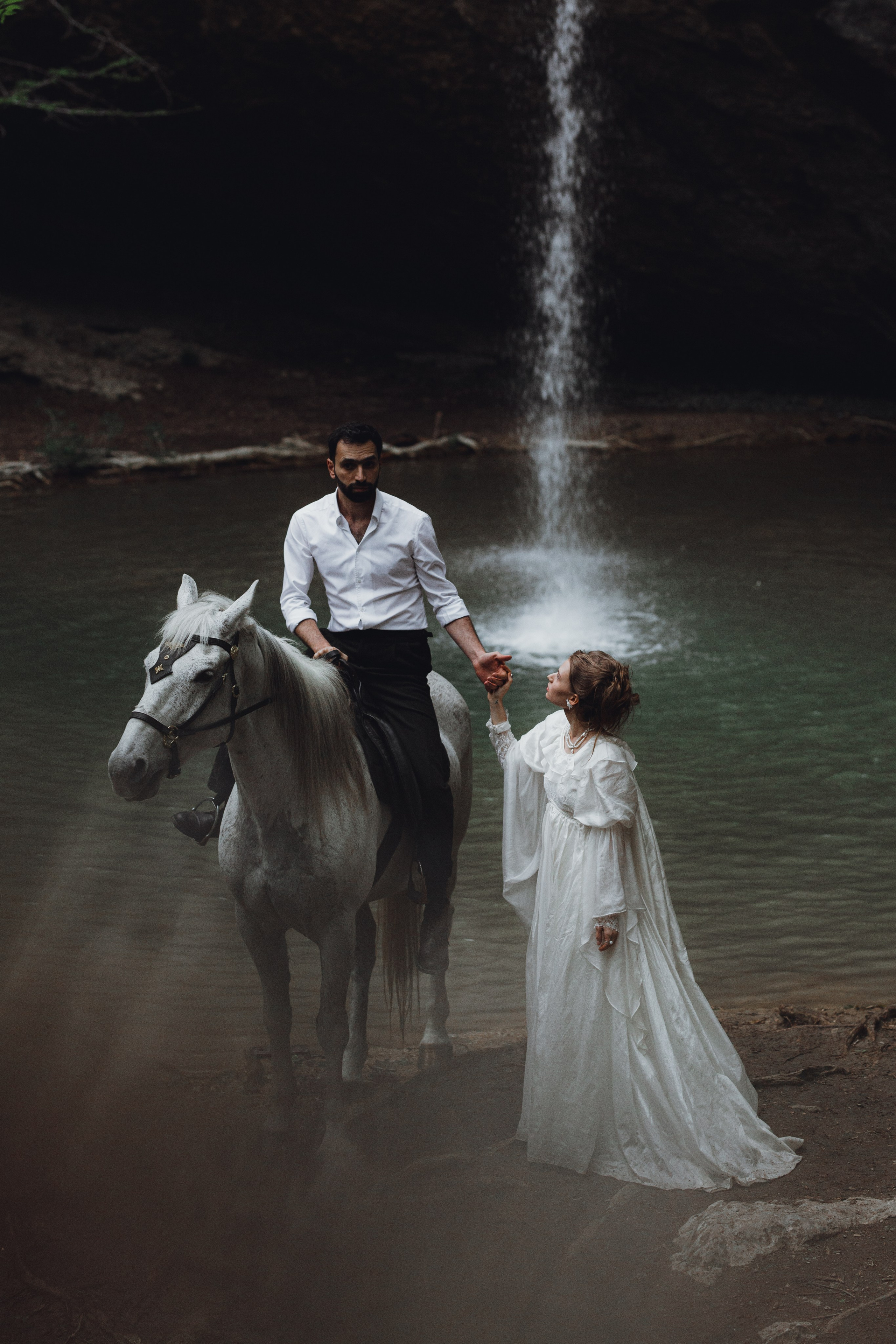 Свадебная фотосессия у водопада. Фотограф Анастасия Залевская