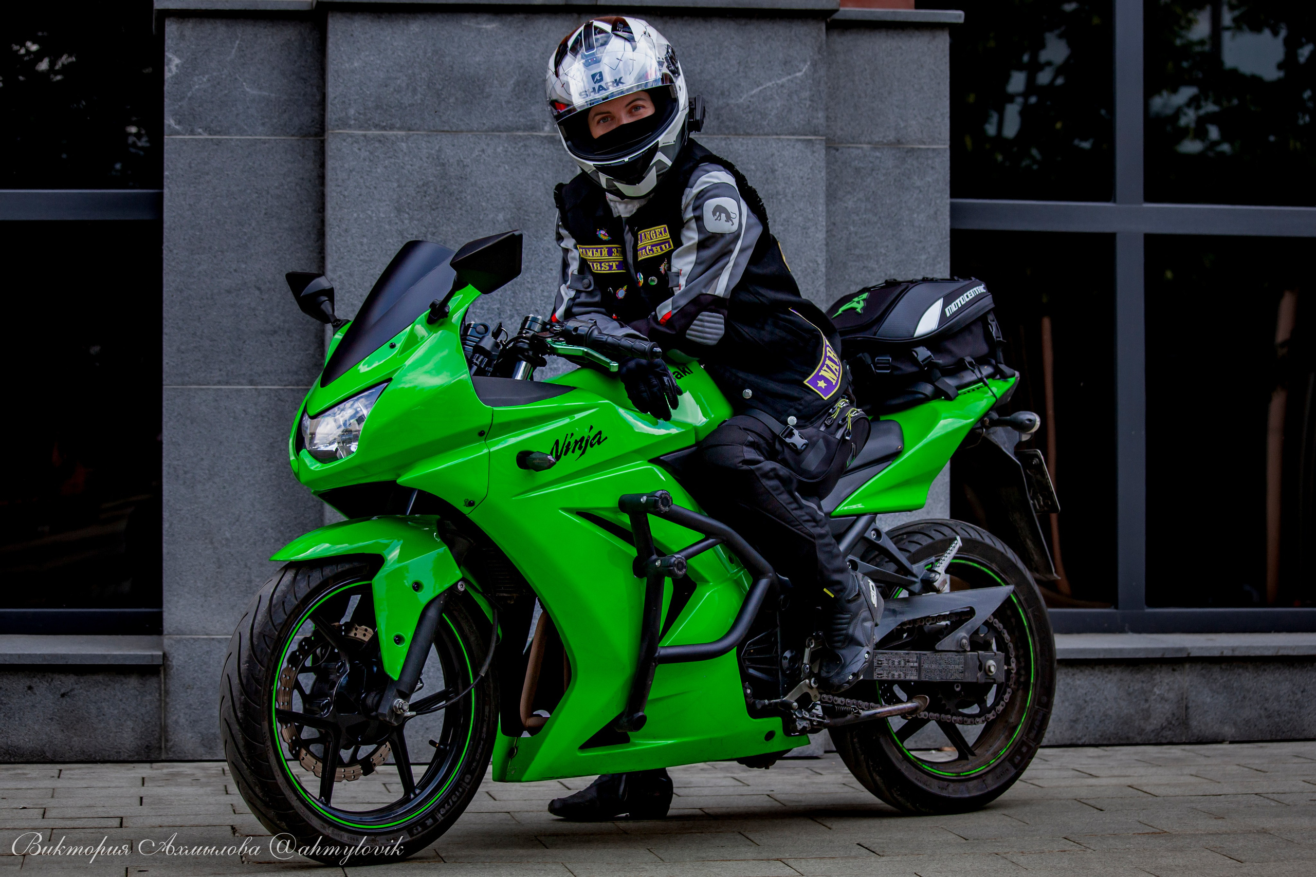 Аня и Гринч (Kawasaki Ninja 250). Виктория Ахмылова. Фотограф в Москве