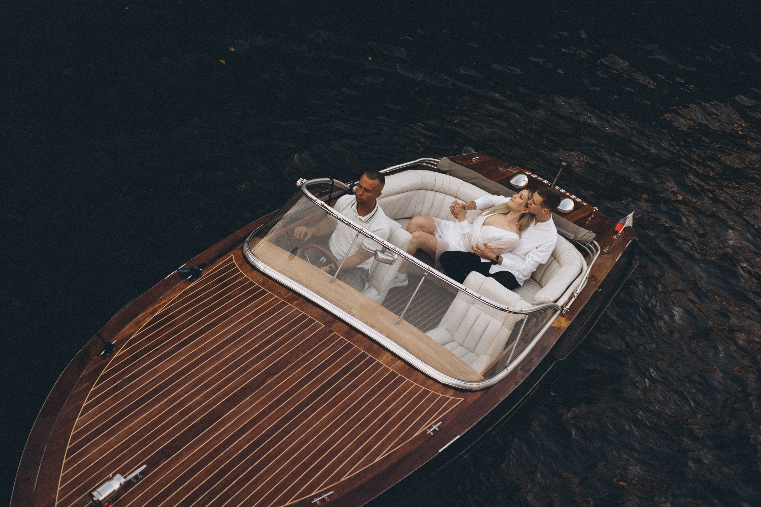 СВАДЕНБНАЯ СЬЕМКА НА КАТЕРЕ ПО КАНАЛАМ САНКТ-ПЕТЕРБУРГА И В АКВАТОРИИ НЕВЫ. Профессиональный фотограф, Санкт-Петербург — Виктория Богомолова