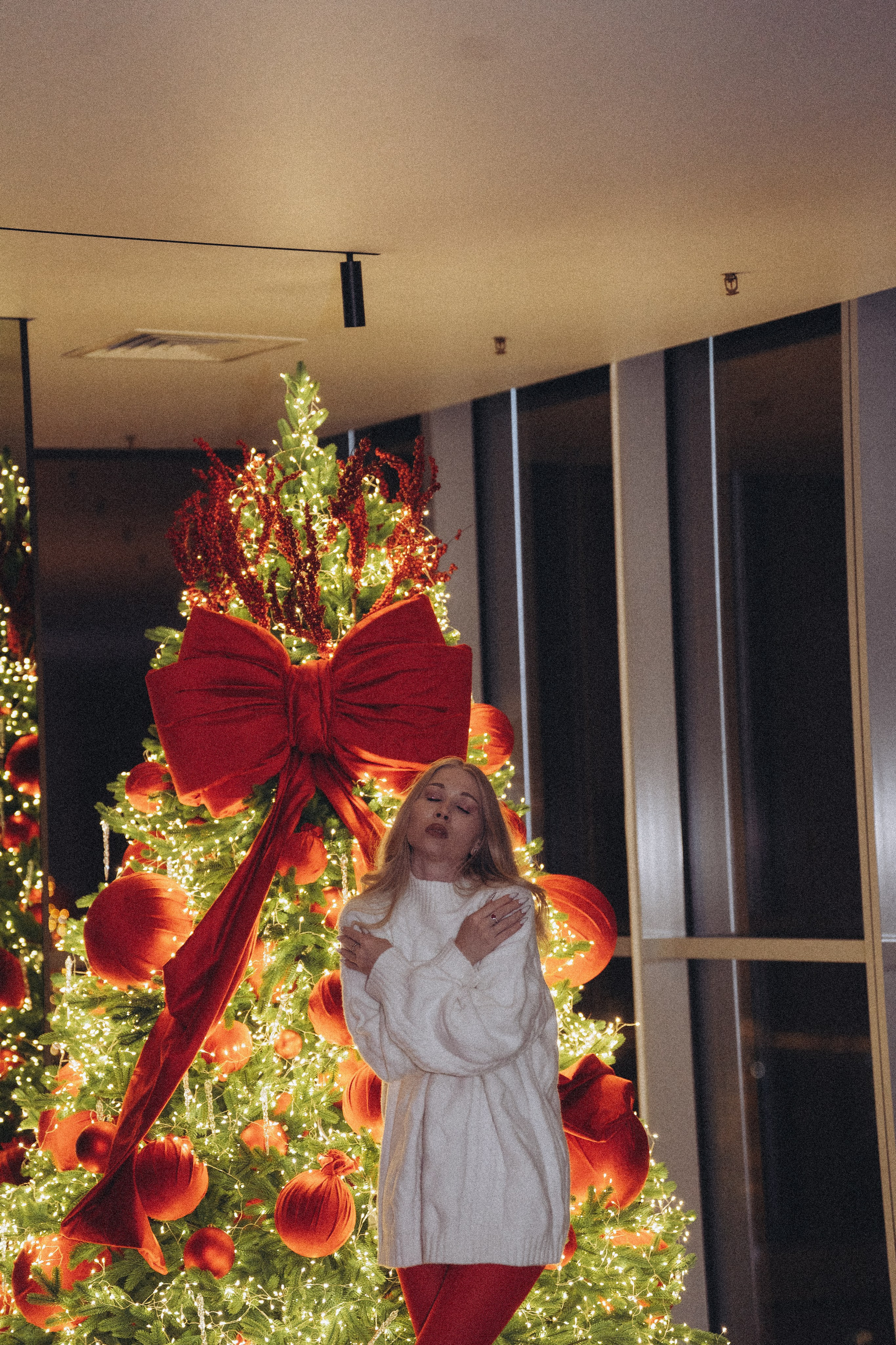 ФОТОСЕССИЯ К НОВОМУ ГОДУ В СТУДИИ С ЕЛОЧКОЙ КРАСИВЫЙ ОБРАЗ. Профессиональный фотограф, Санкт-Петербург — Виктория Богомолова