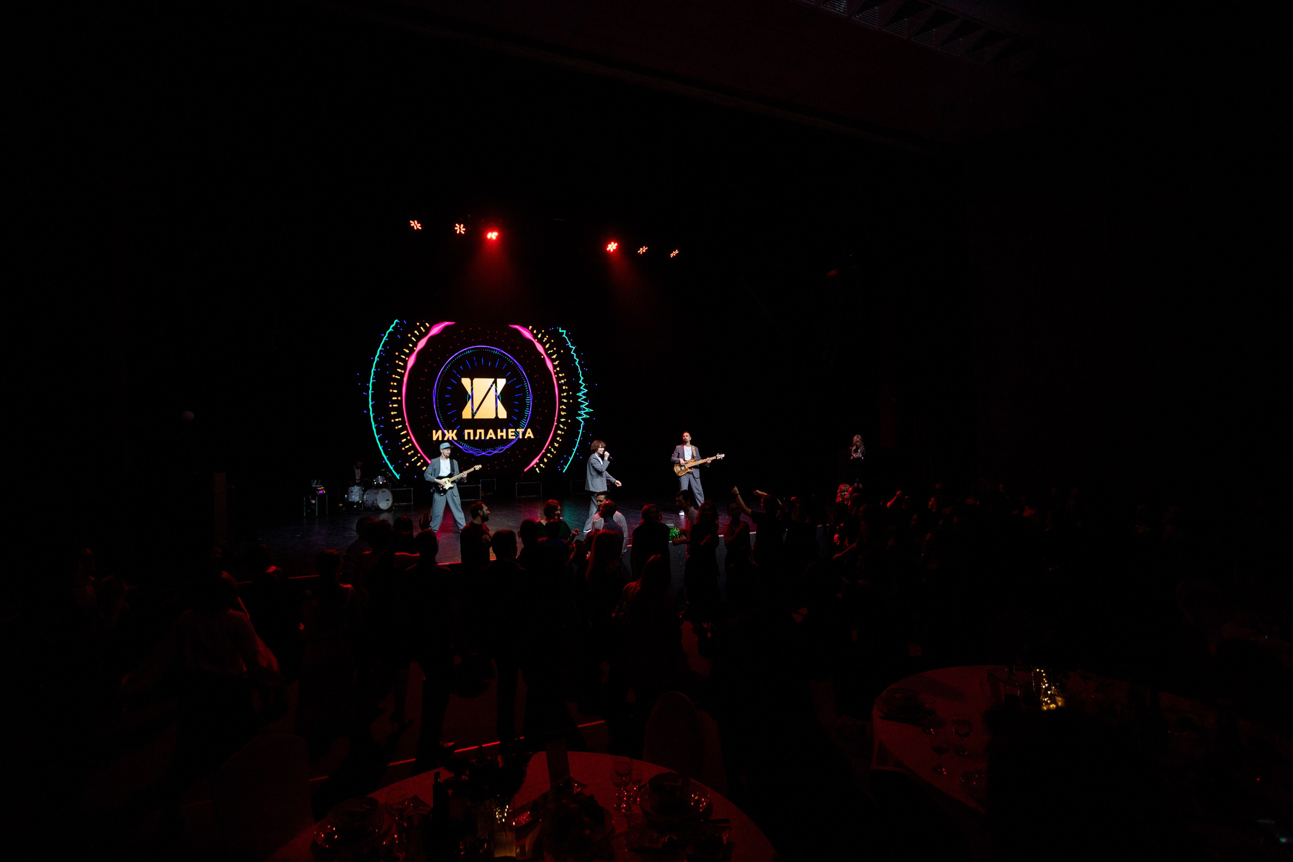 РЕПОРТАЖ: НОВЫЙ ГОД В ДК МЕТАЛЛУРГ. Профессиональный фотограф в Ижевске Леша Петров