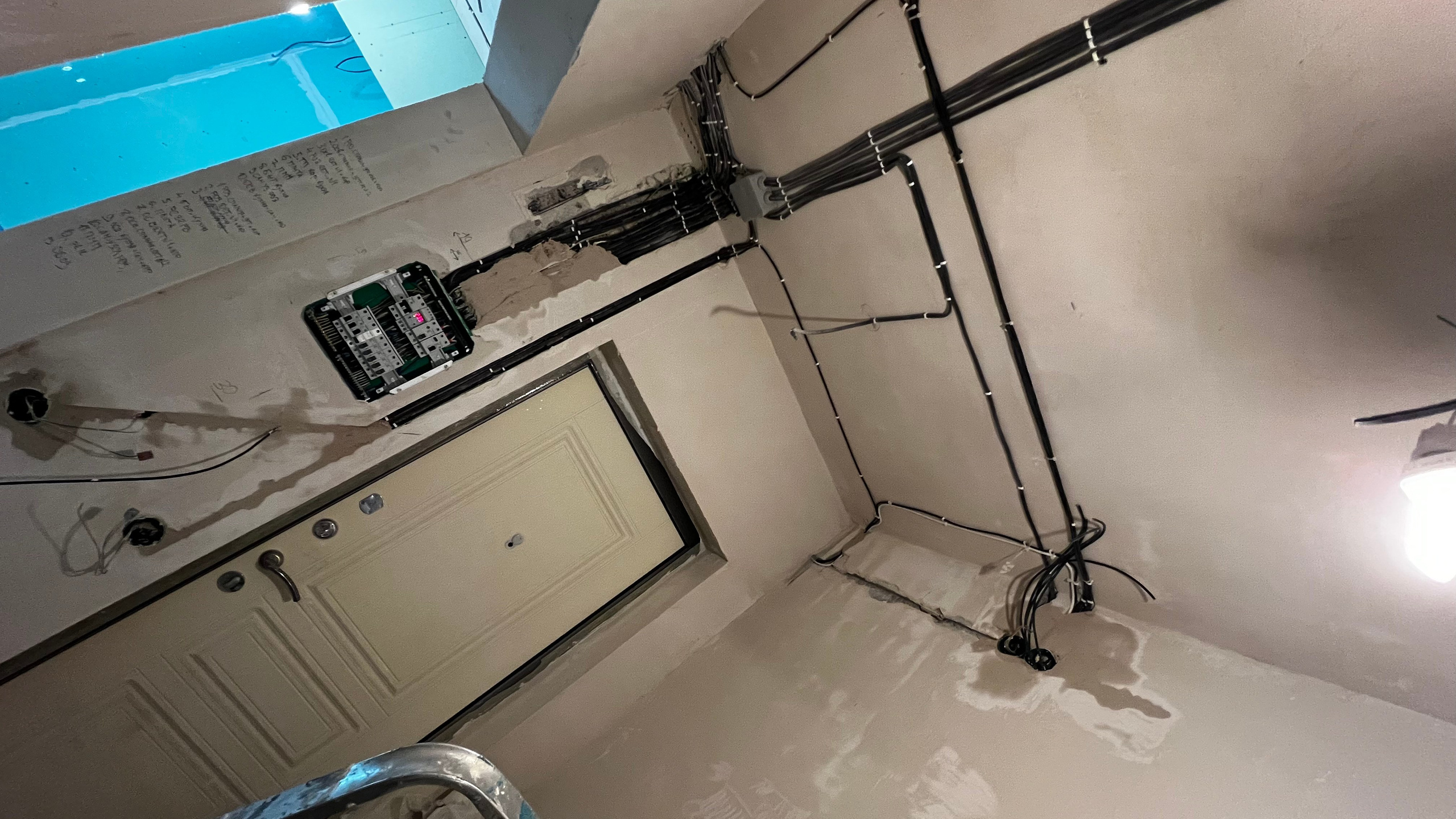 Выполнение электромонтажных работ в квартире площадью 80 кв. м. IlluminaSPB — Ваш надежный партнёр в мире электричества