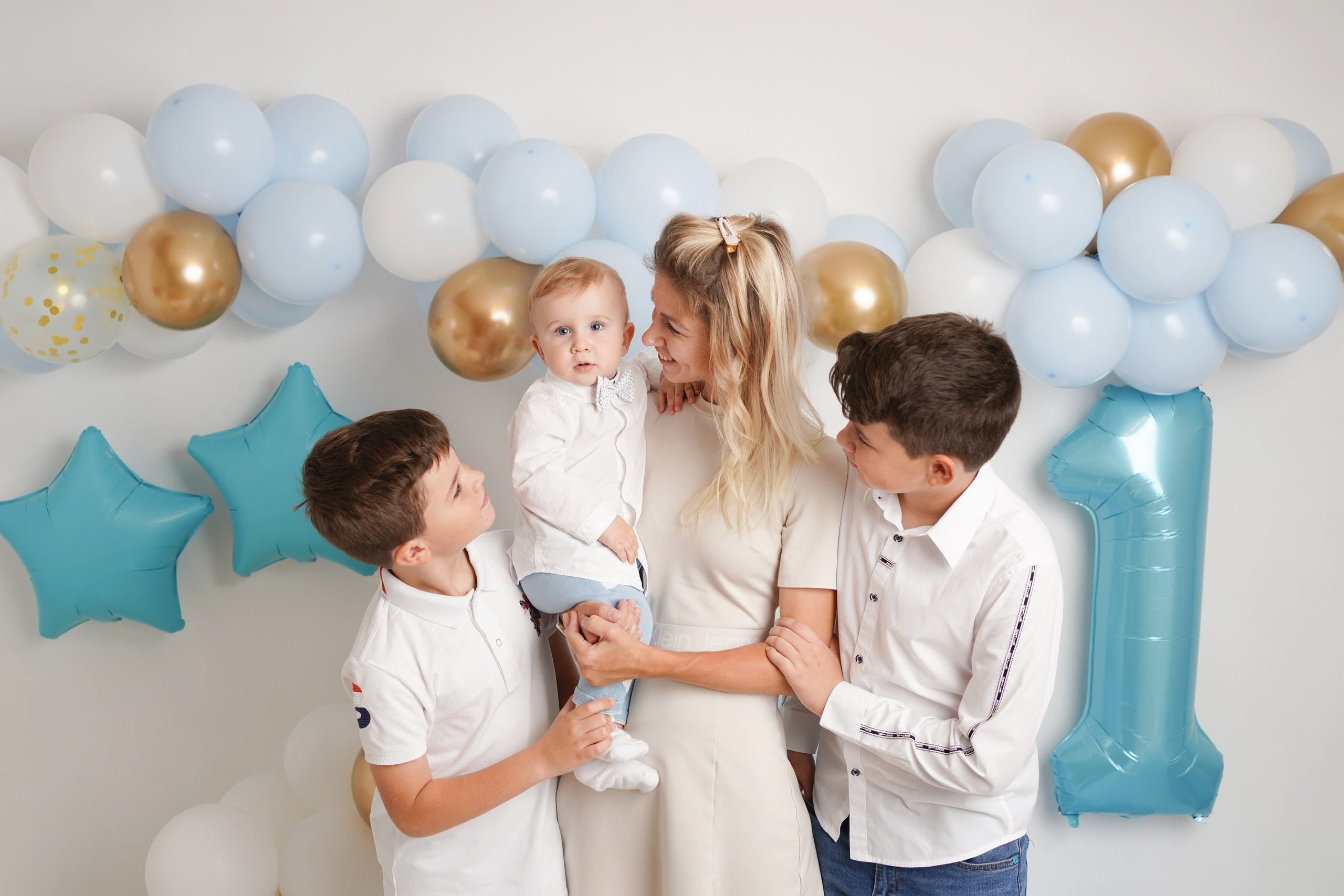 Детская фотосессия Первый год в студии для Ромы. Детский фотограф и фотограф новорожденных в Калининград Оксана Иваний