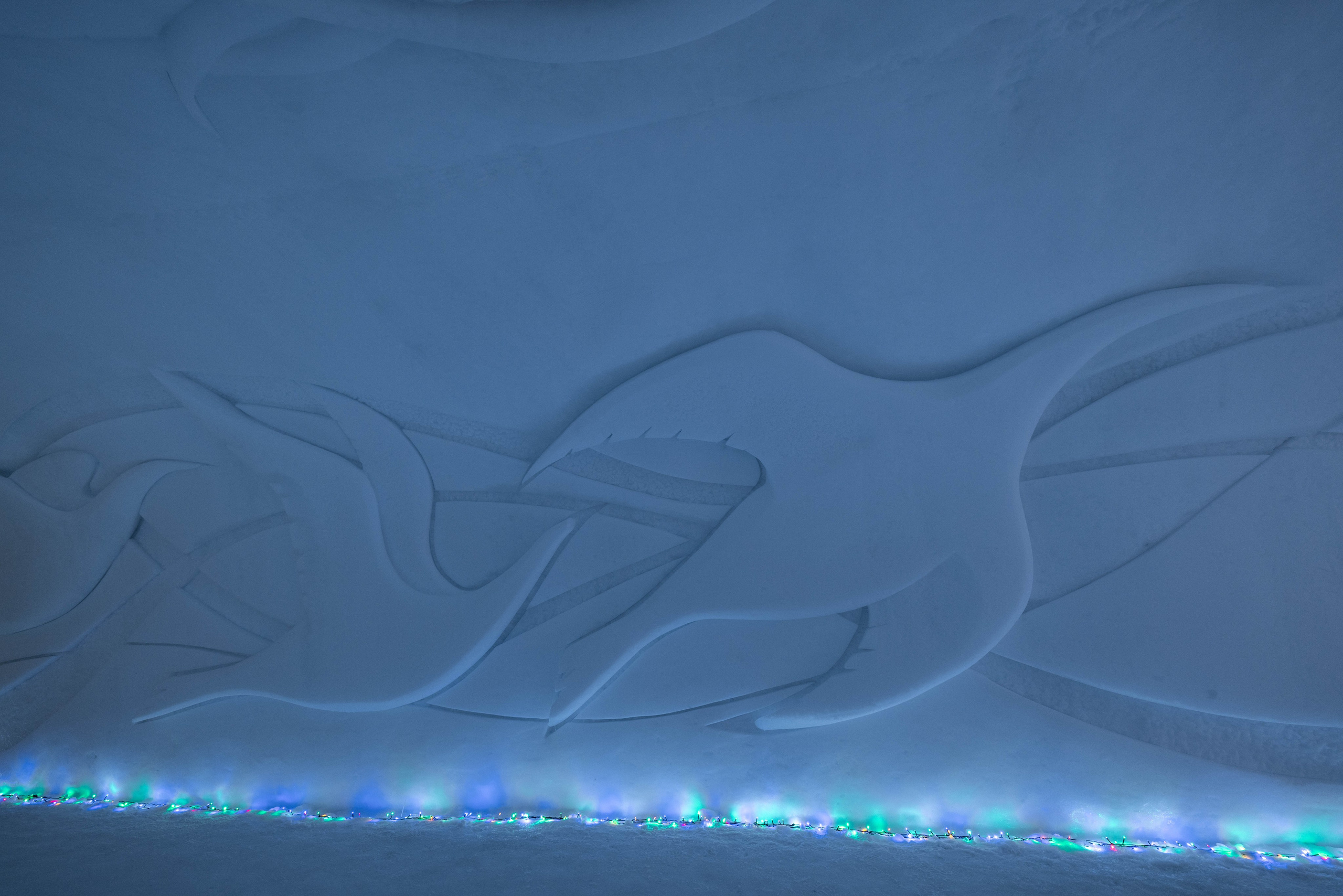 Снежная деревня. Турист оптимист