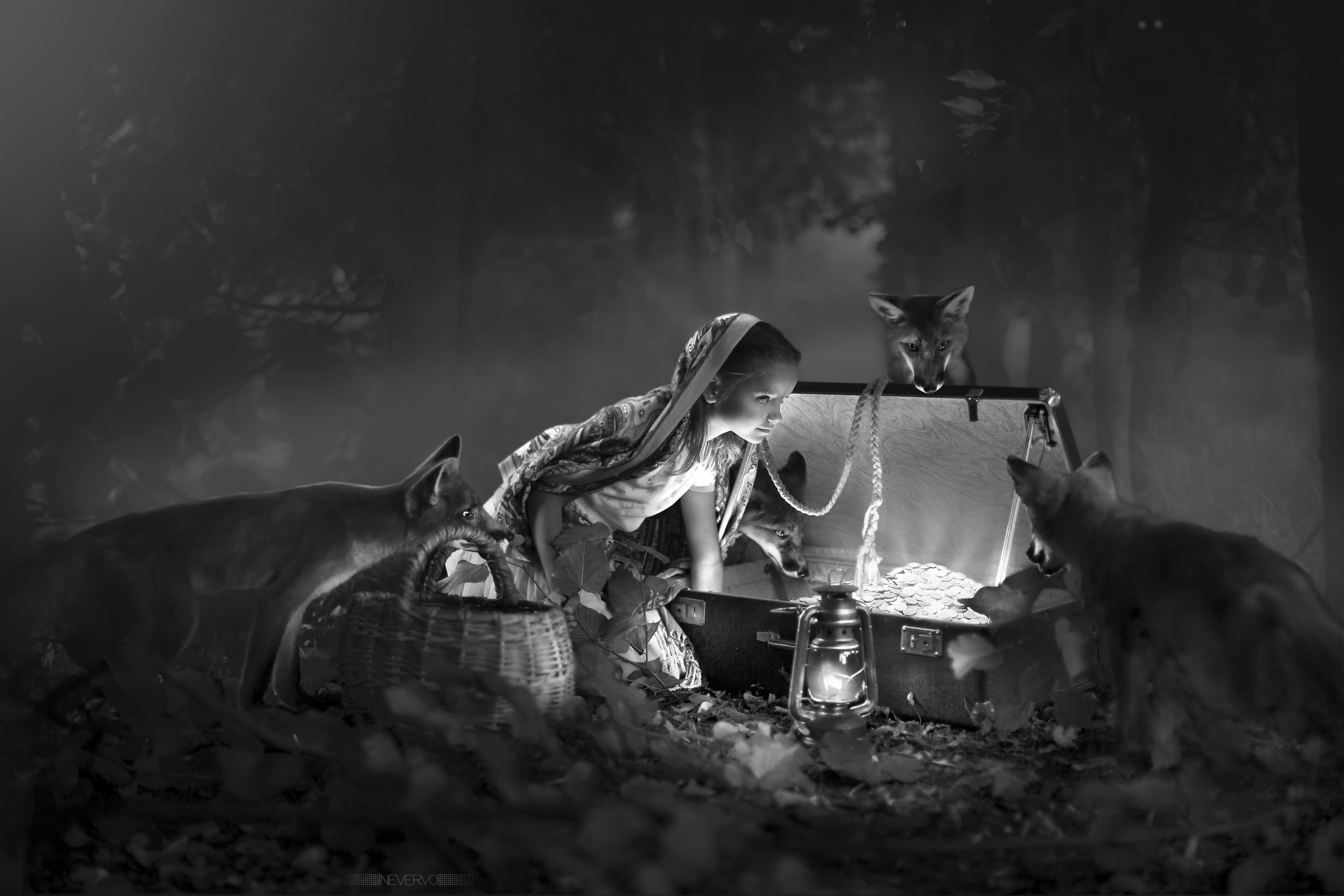 Черно-белая фотосъемка. B&W съемка в Москве. ЧБ фотограф Олег Голишник. Арт-фотограф Олег Голишников. Творческая мастерская