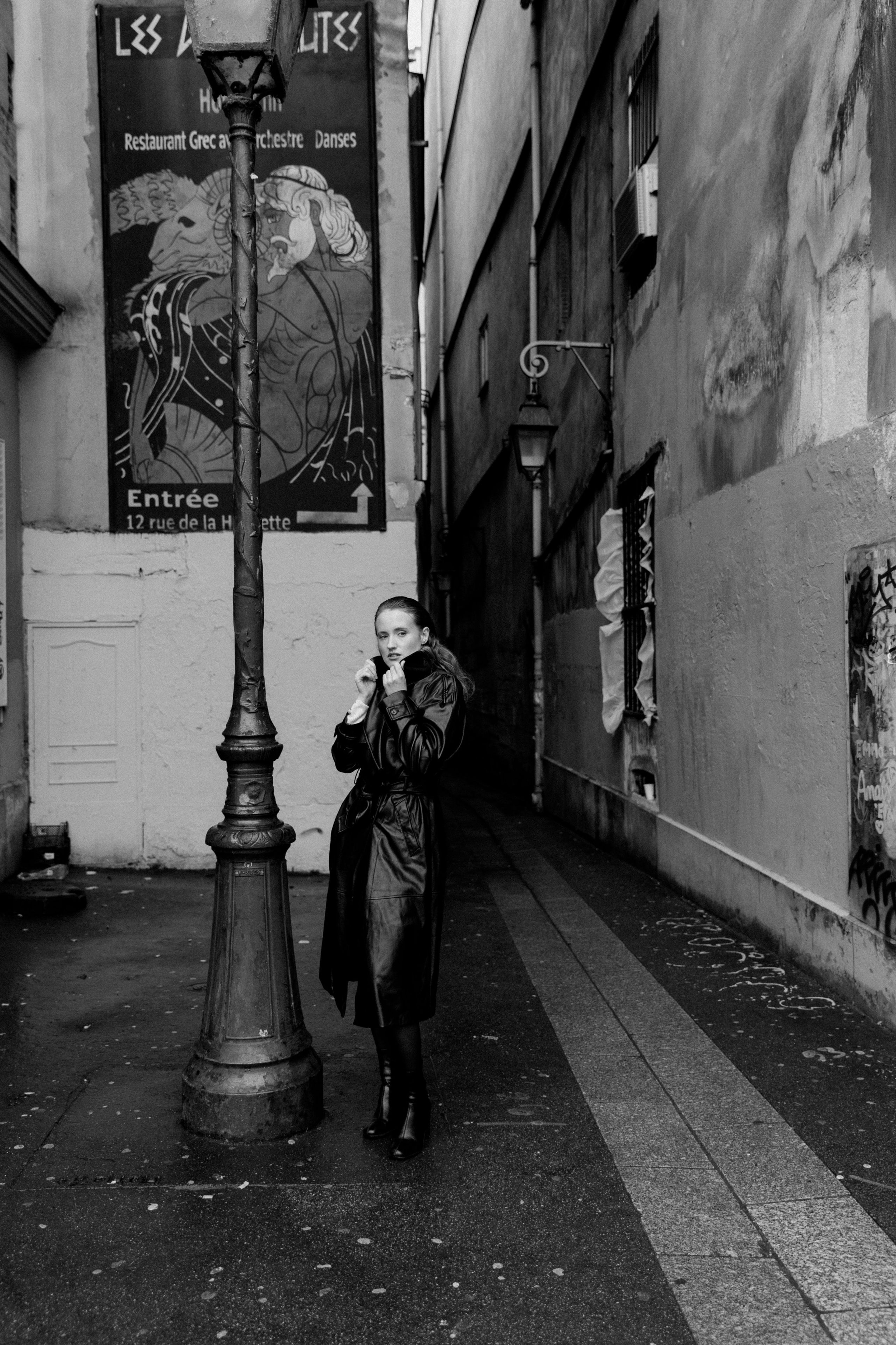 Femme fatale. Photographer in Paris