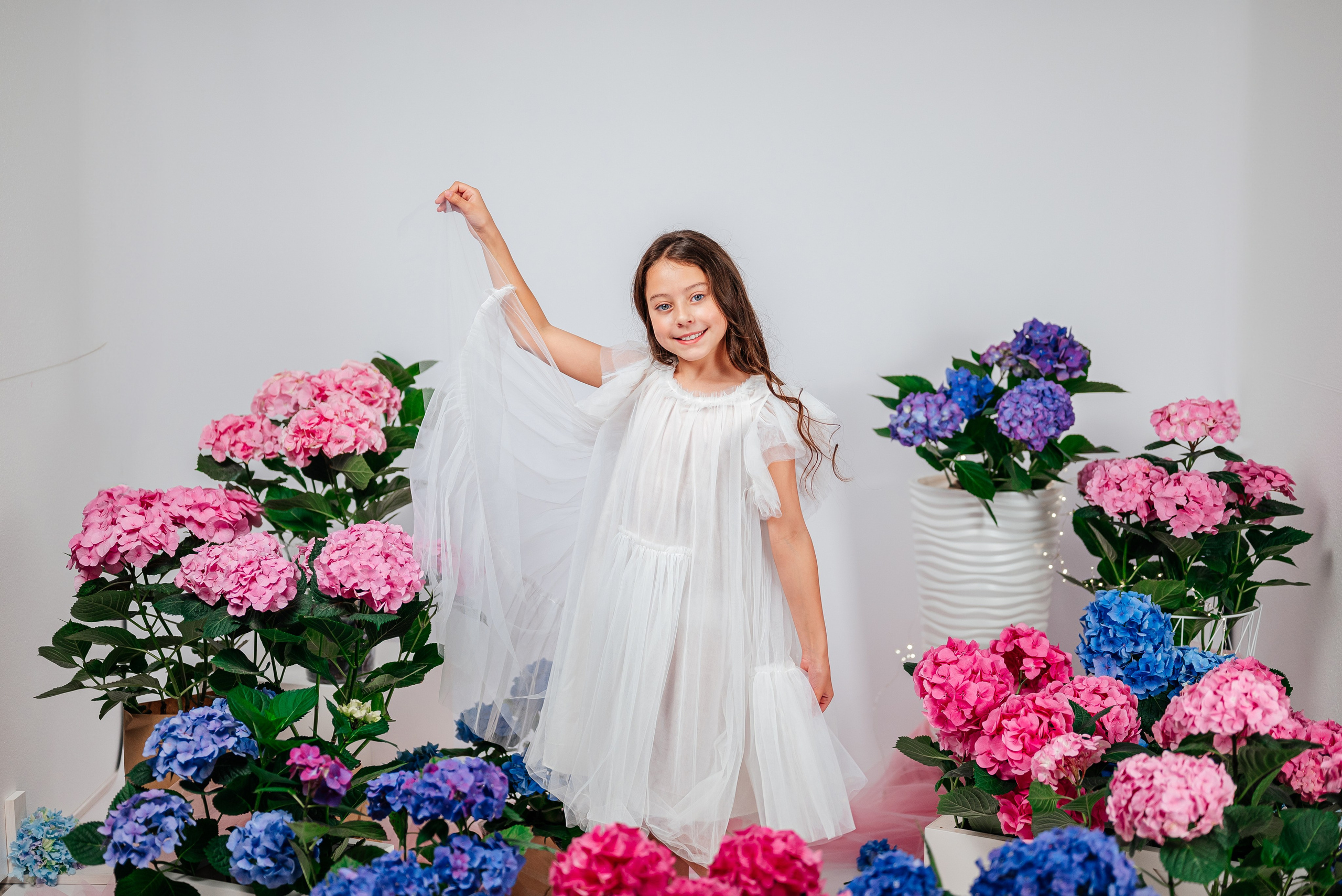 Вероника и гортензии. Семейный фотограф в Краснодаре