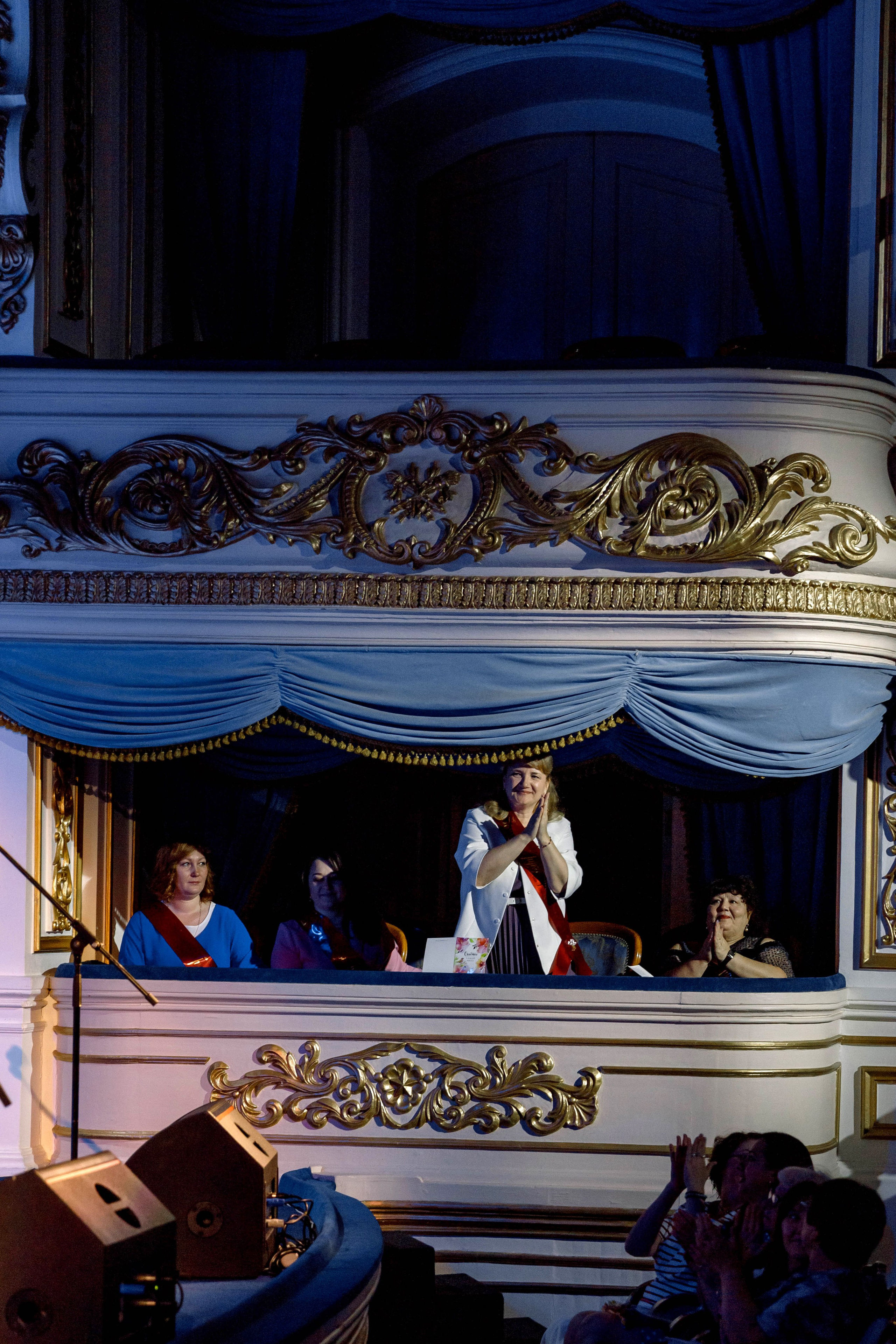 Гимназия 25 — последний звонок (Драм Театр). Свадебный фотограф Иркутск, репортажный фотограф Иркутск