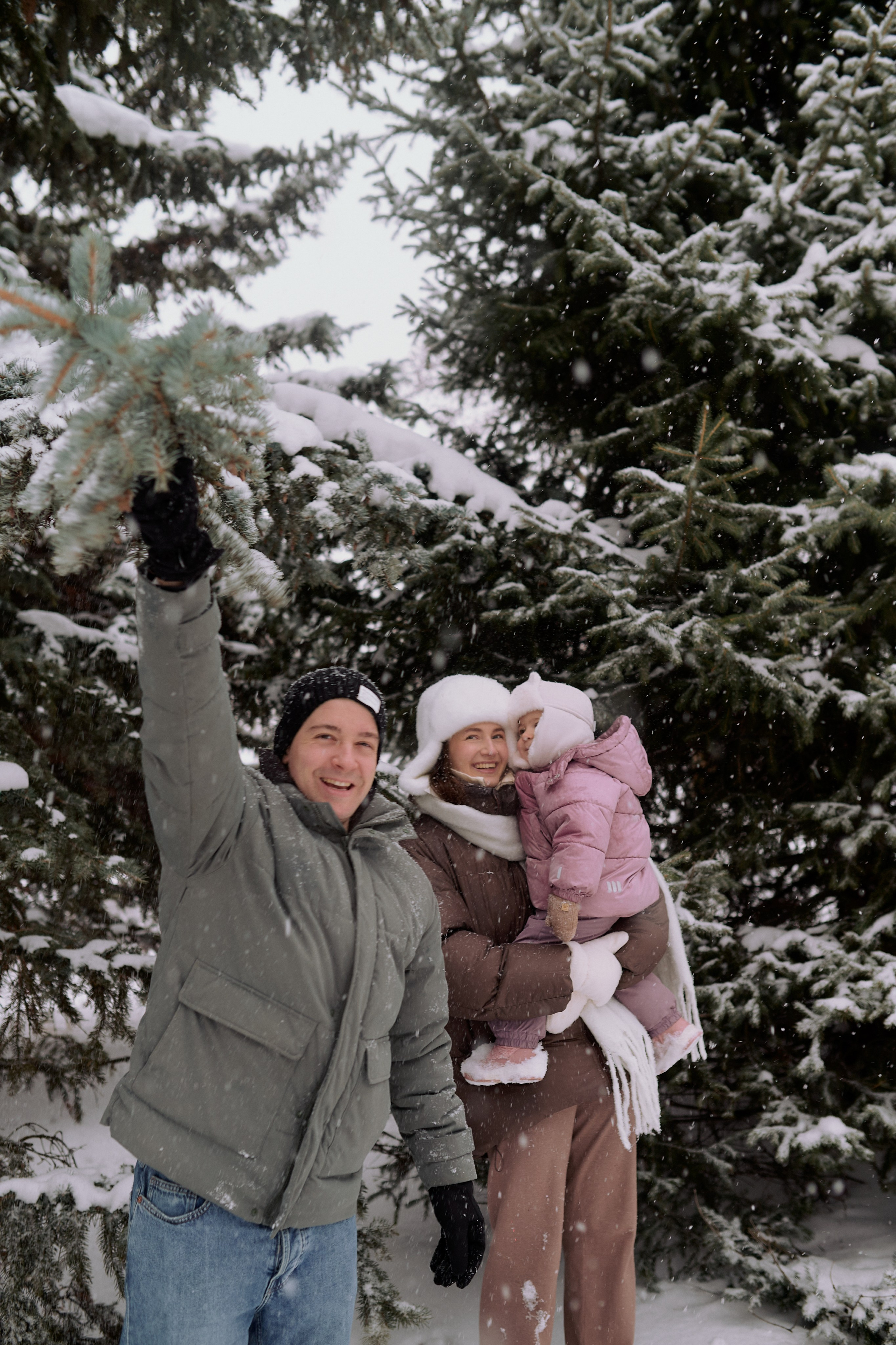 Андрей, Леся и Василиса в снежном парке. Семейный и свадебный lifestyle-фотограф в Москве Мария Петрова