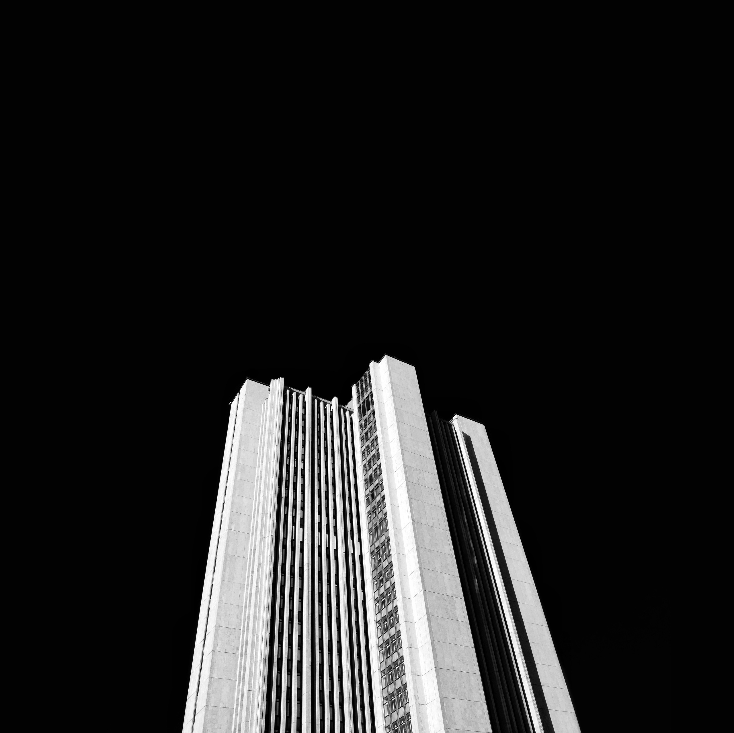 MINIMΔLISMUS EXTREMUS. VLAD EXIT