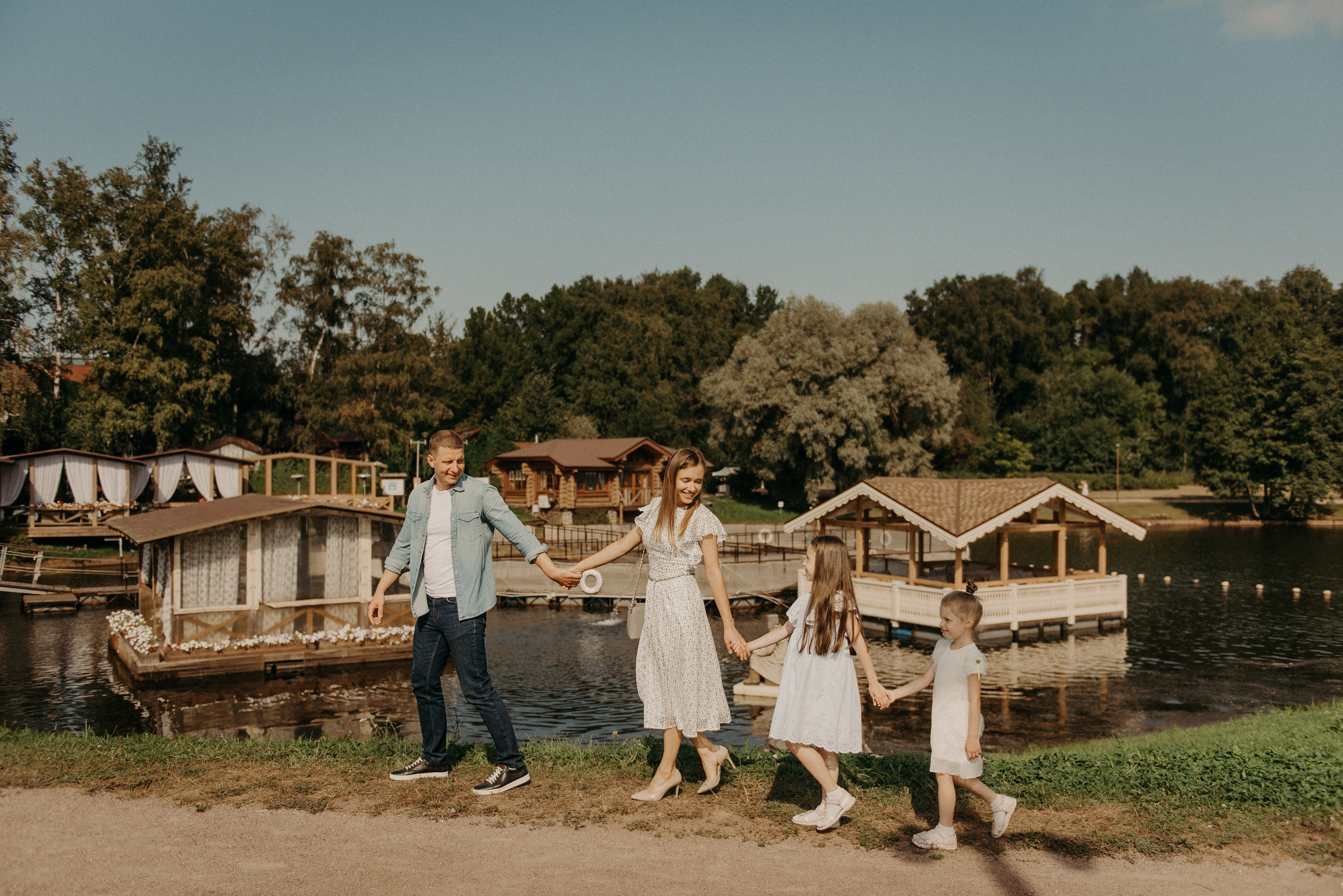летняя семейная фотосессия на Крестовском острове, семейный фотограф в СПб