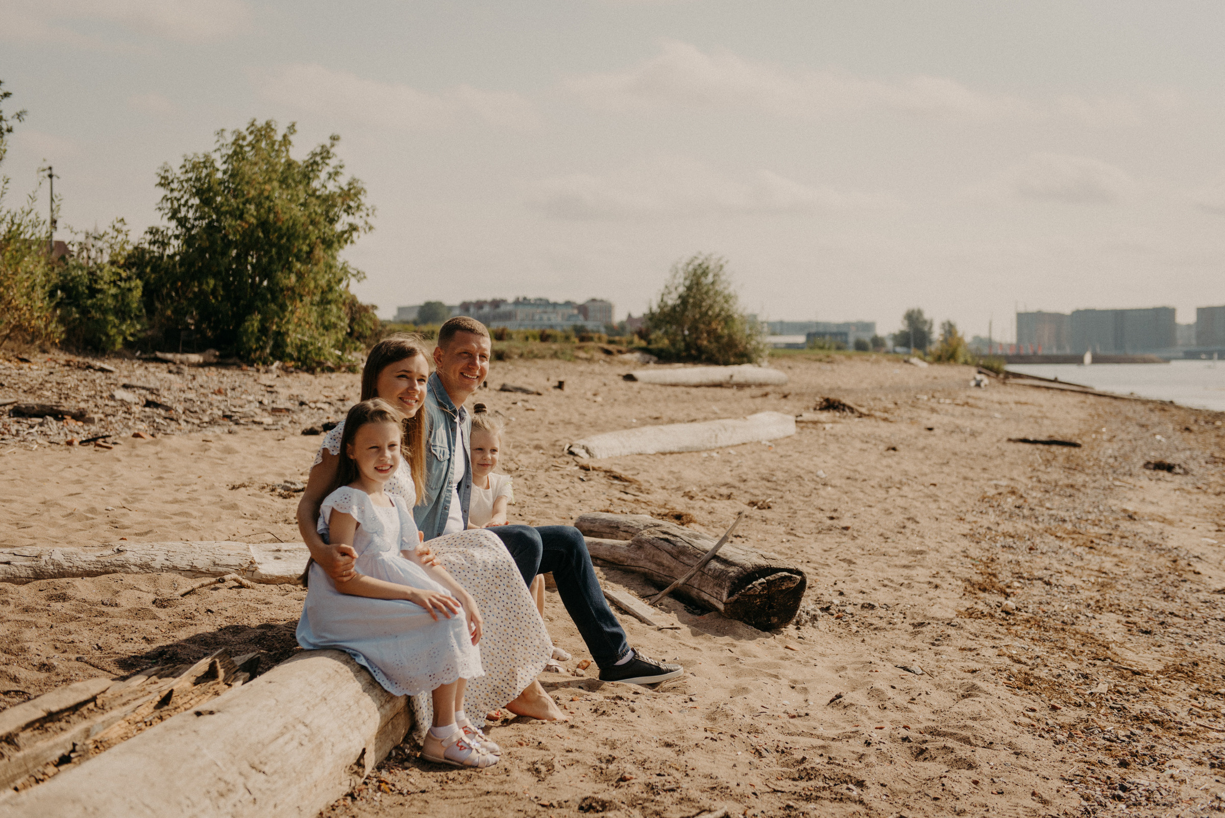 летняя семейная фотосессия на Крестовском острове, семейный фотограф в СПб