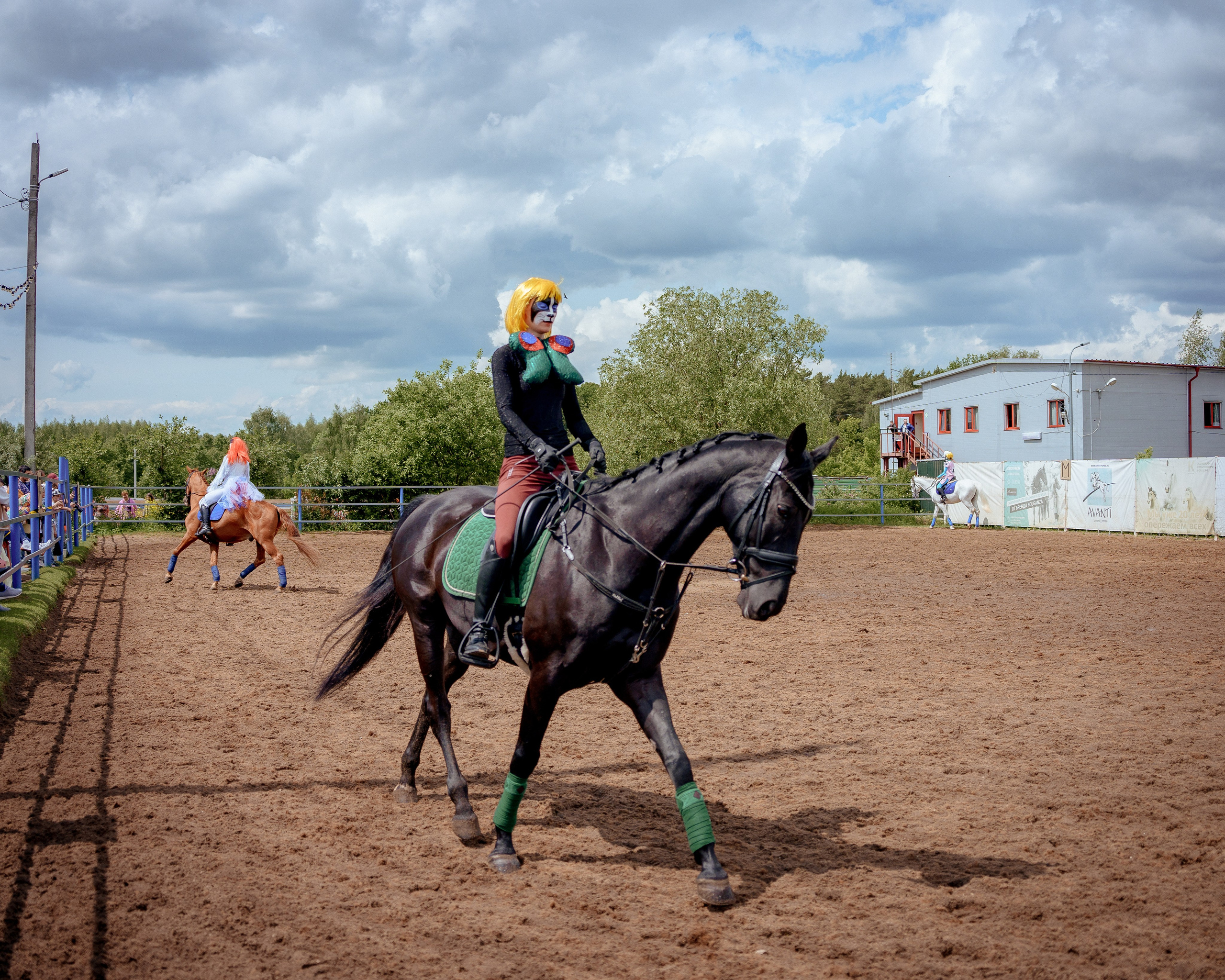 Конный клуб Горки. Портретный и семейный фотограф в Москве/Видное