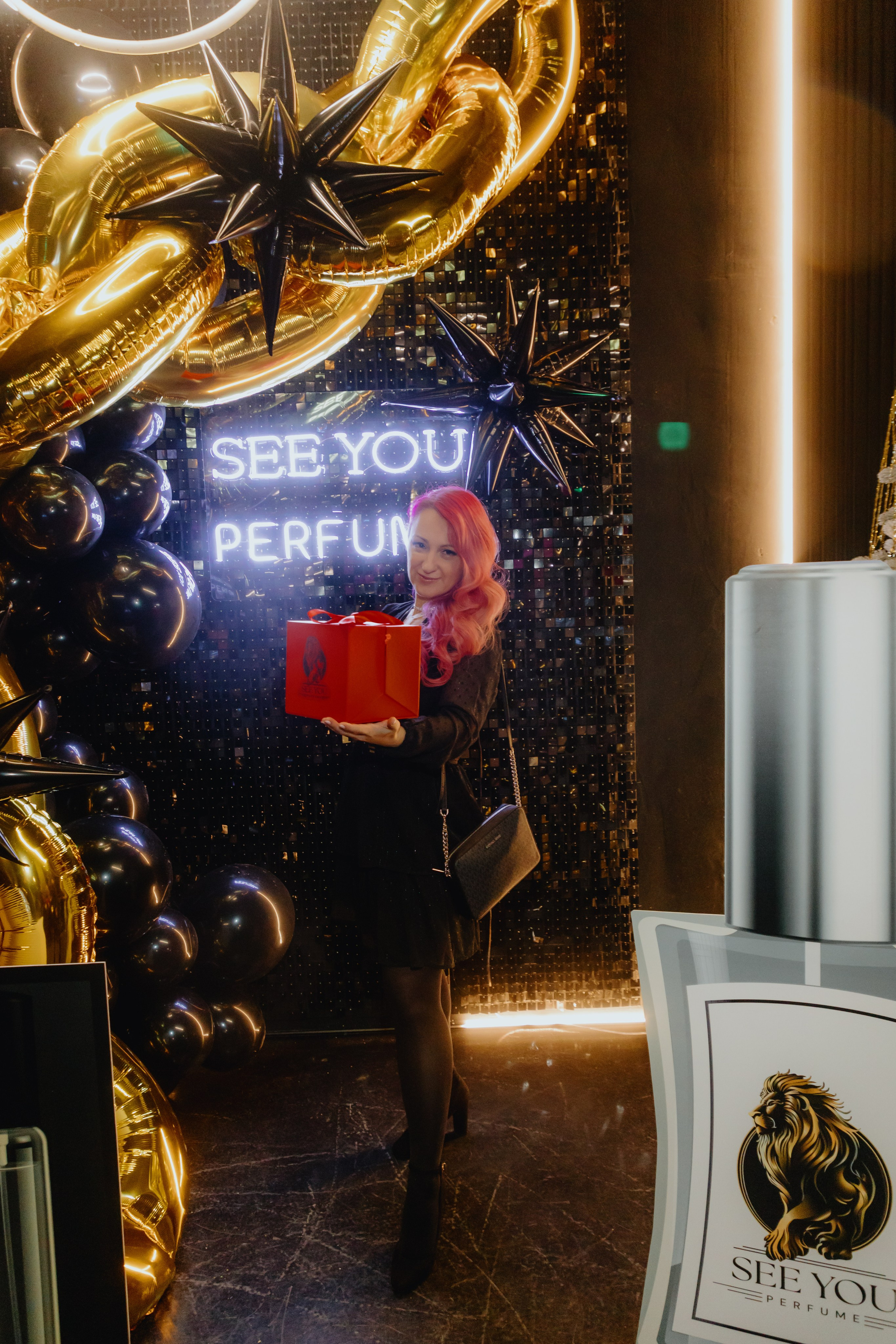 See `You Perfume. Фотограф в Москве и Санкт-Петербурге Дарина