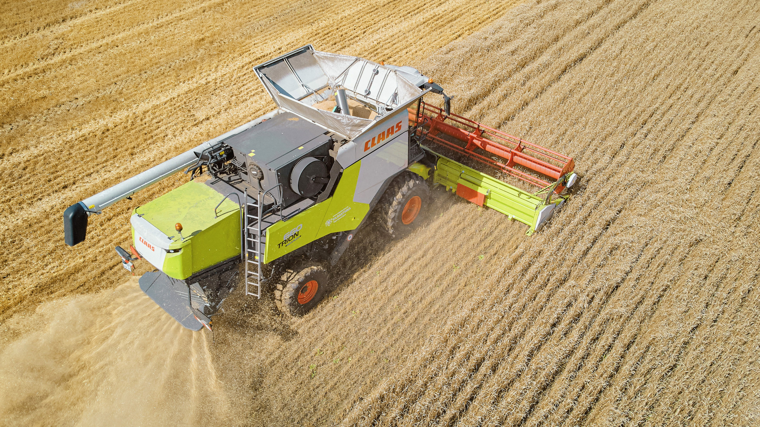 Сельхозтехники Галактика — представление в работе близ г. Абакан. Фотограф Яковлев Роман — Красноярск