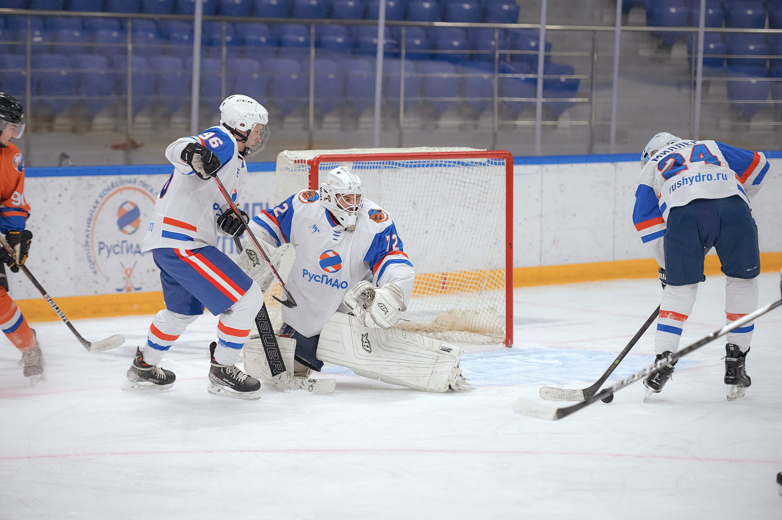 Портфолио репортажной фотосъёмки: Кристалл арена — Хоккей — РусГидро. Фотограф Яковлев Роман — Красноярск