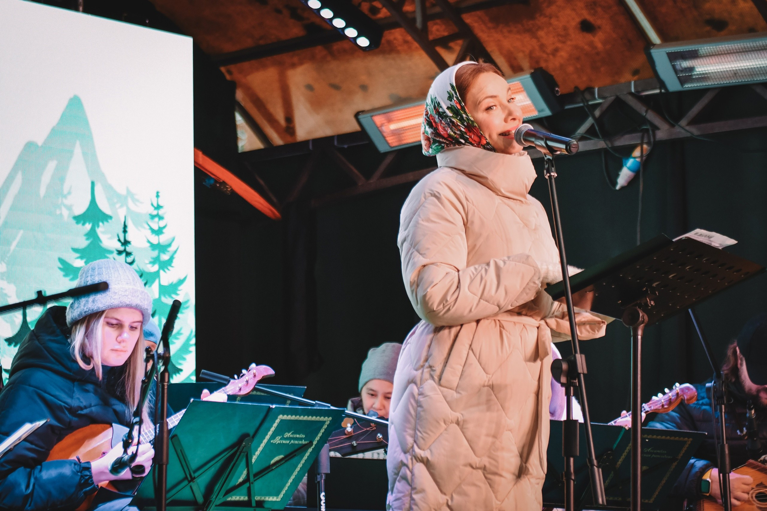 10 сосновых шишек. Kirillova Studio — мастерская декора и событий Юли Кирилловой