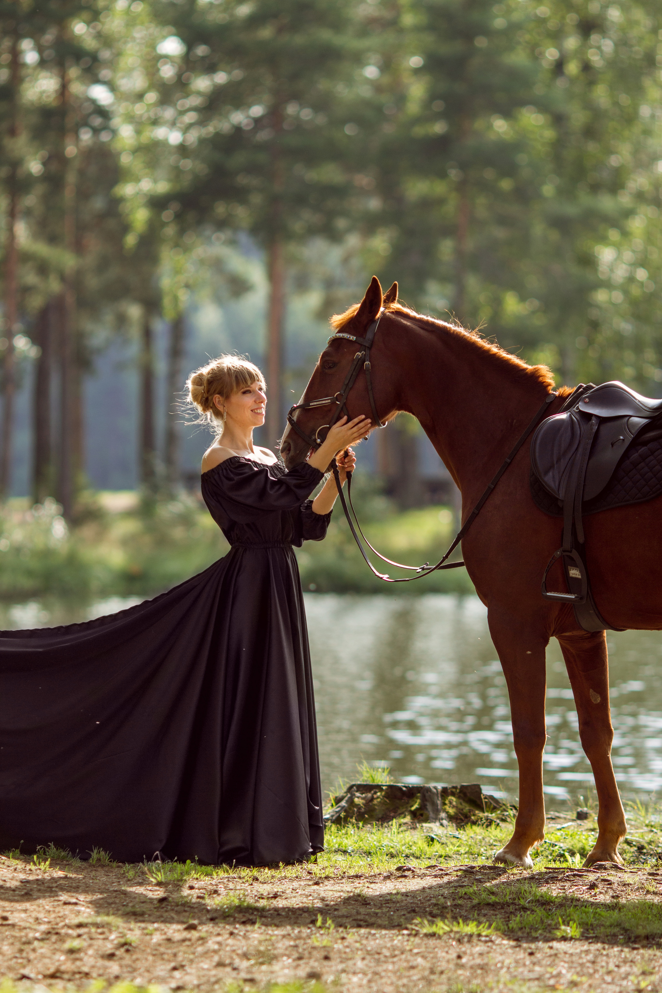 Фотосессия с лошадью у озера