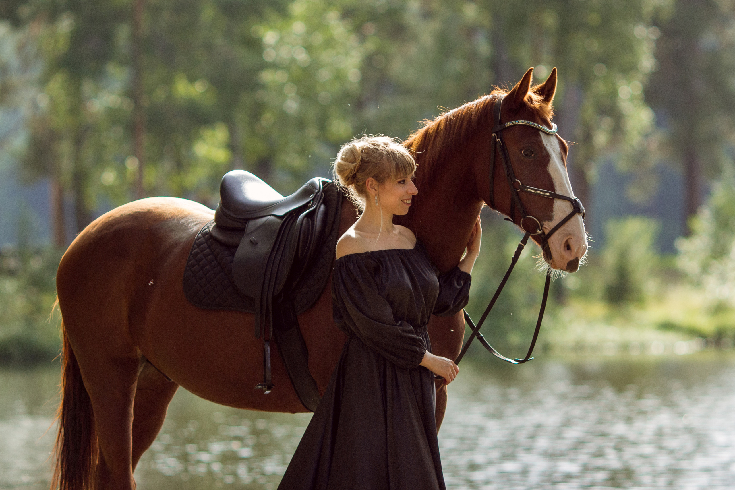 Фотосессия с лошадью у озера