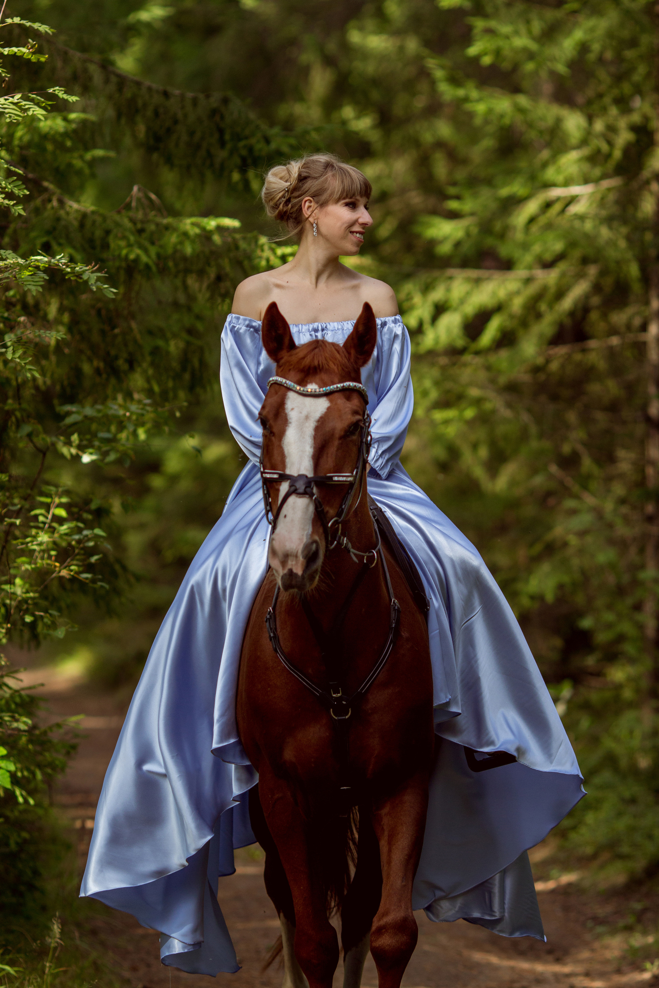 Фотосессия с лошадью у озера