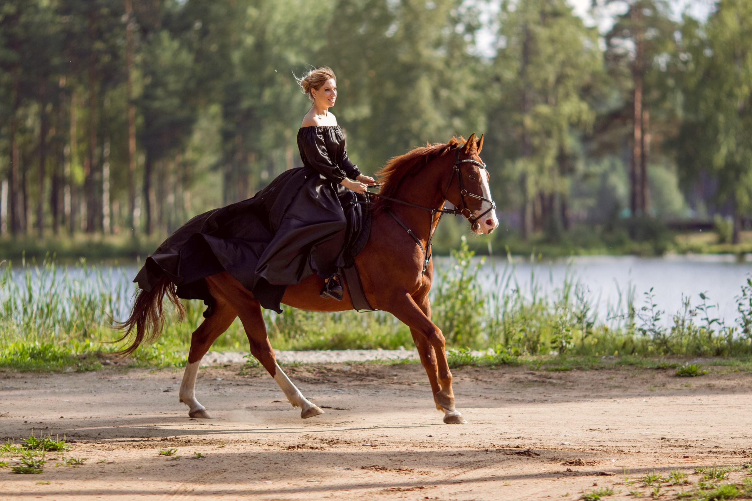 Фотосессия с лошадью у озера