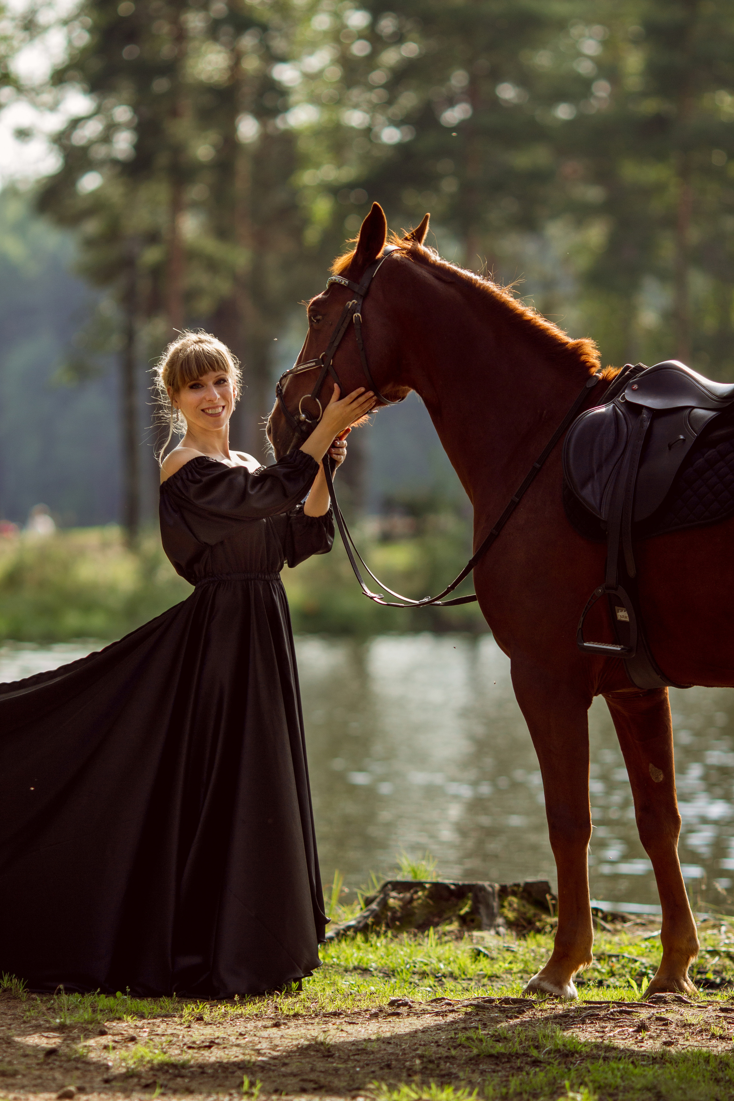 Фотосессия с лошадью у озера